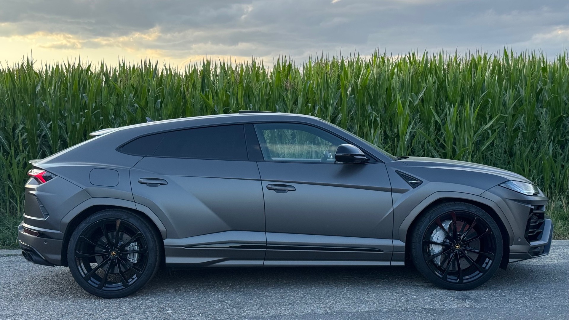LAMBORGHINI Urus E-Gear Graphite Capsule-image-1