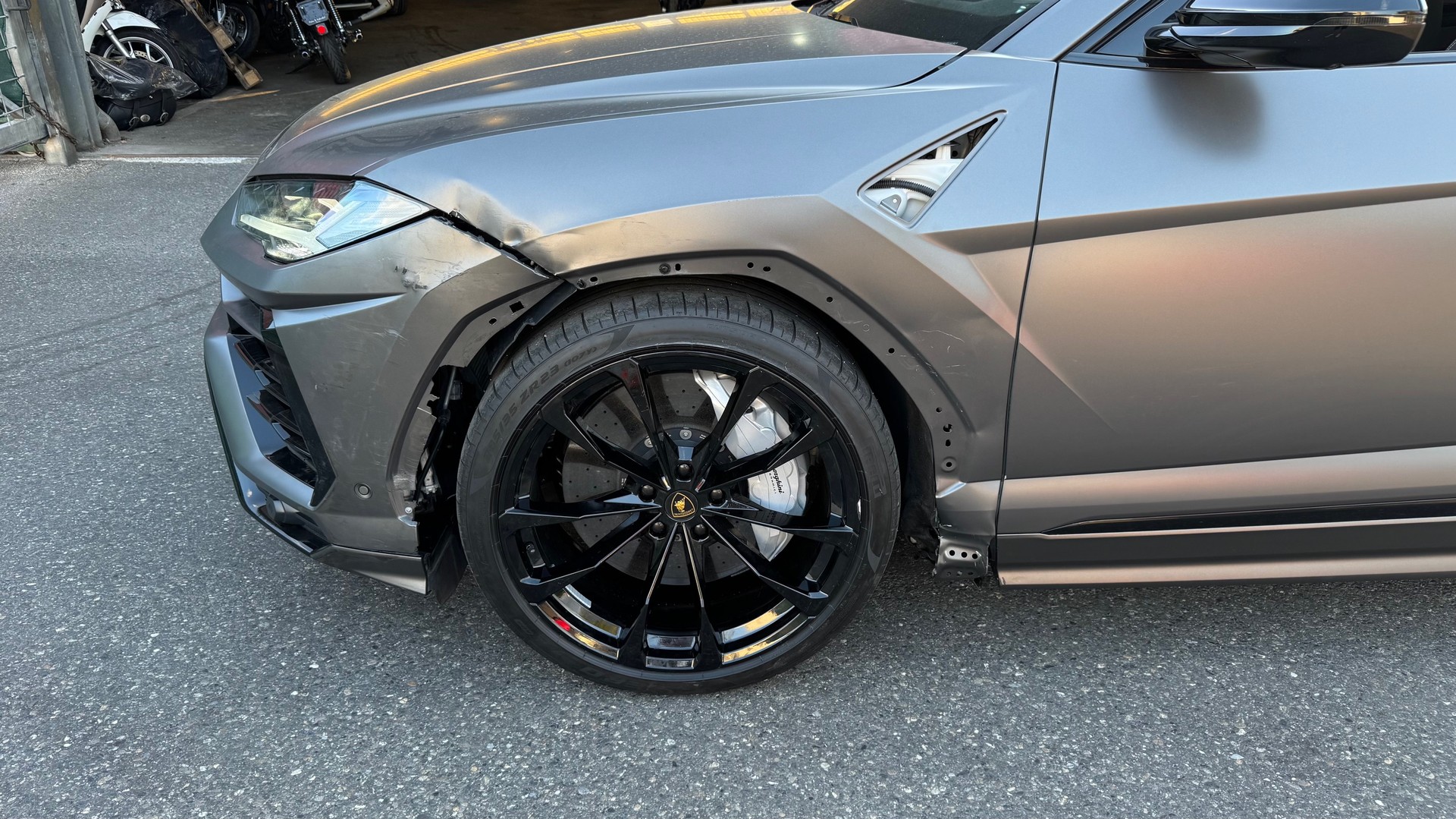 LAMBORGHINI Urus E-Gear Graphite Capsule-image-9