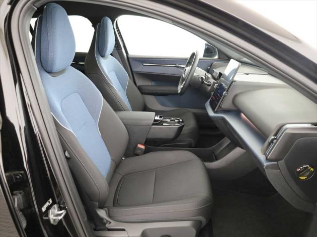 VOLVO EX30 E60 Twin Ultra Performance AWD-image-3