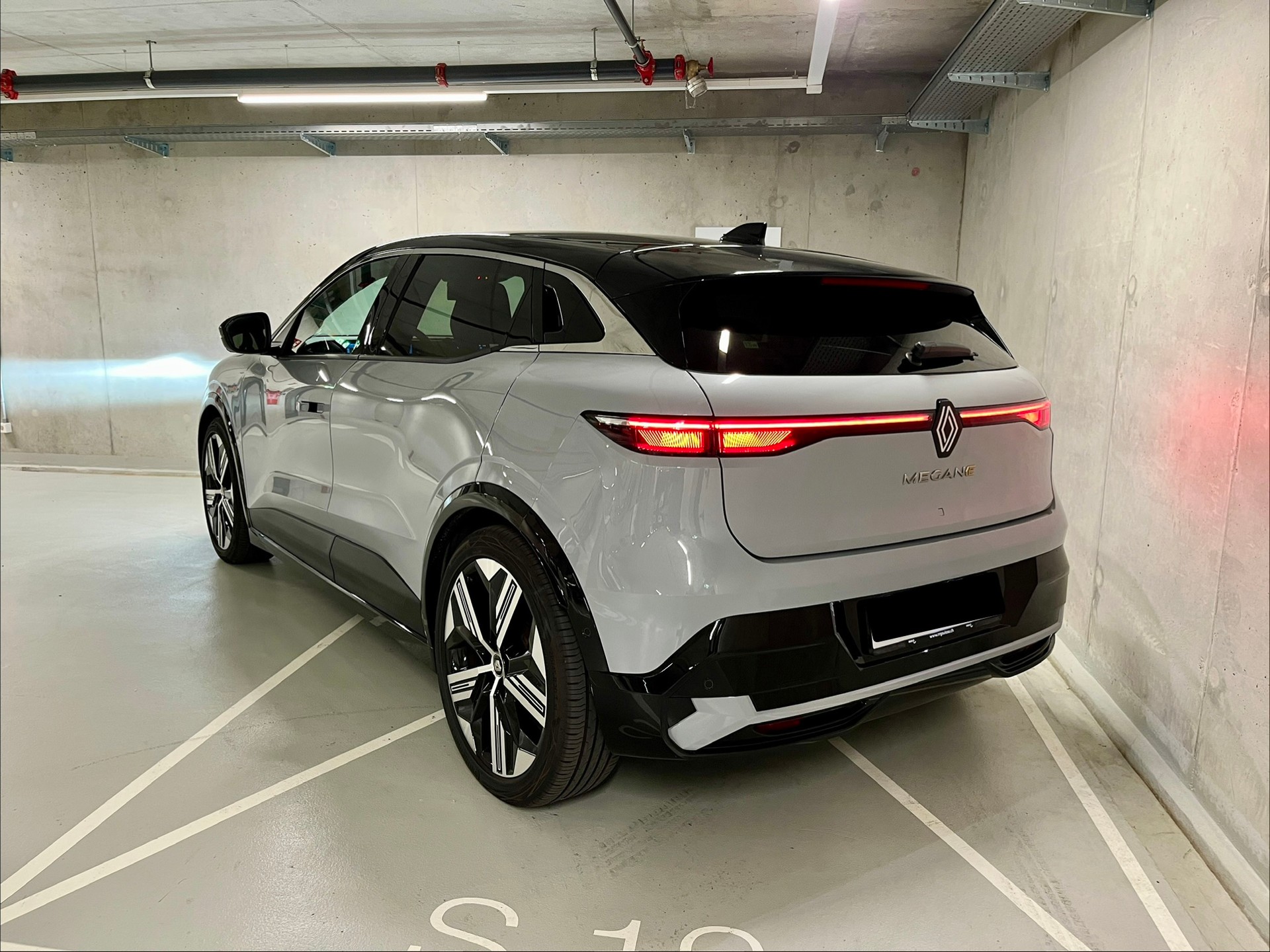 RENAULT Mégane E-TECH EV60 Iconic-image-2