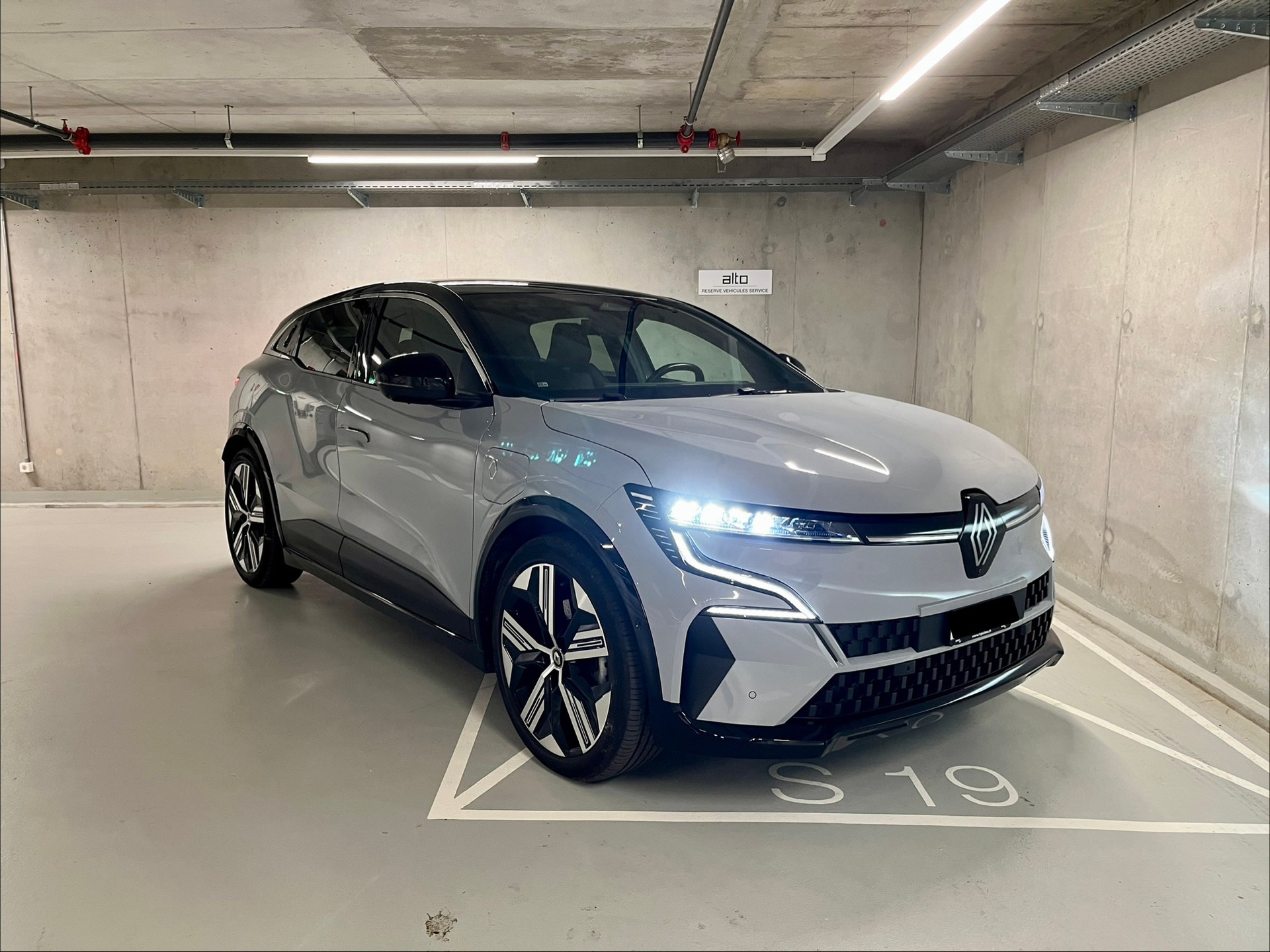 RENAULT Mégane E-TECH EV60 Iconic-image-6