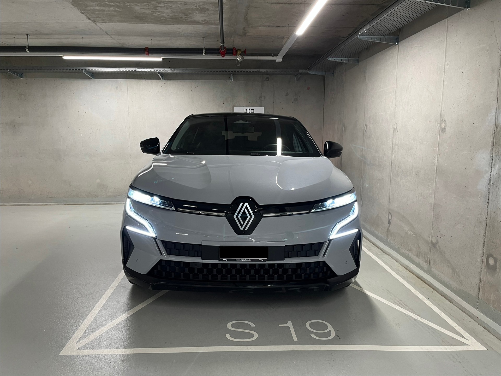 RENAULT Mégane E-TECH EV60 Iconic-image-7