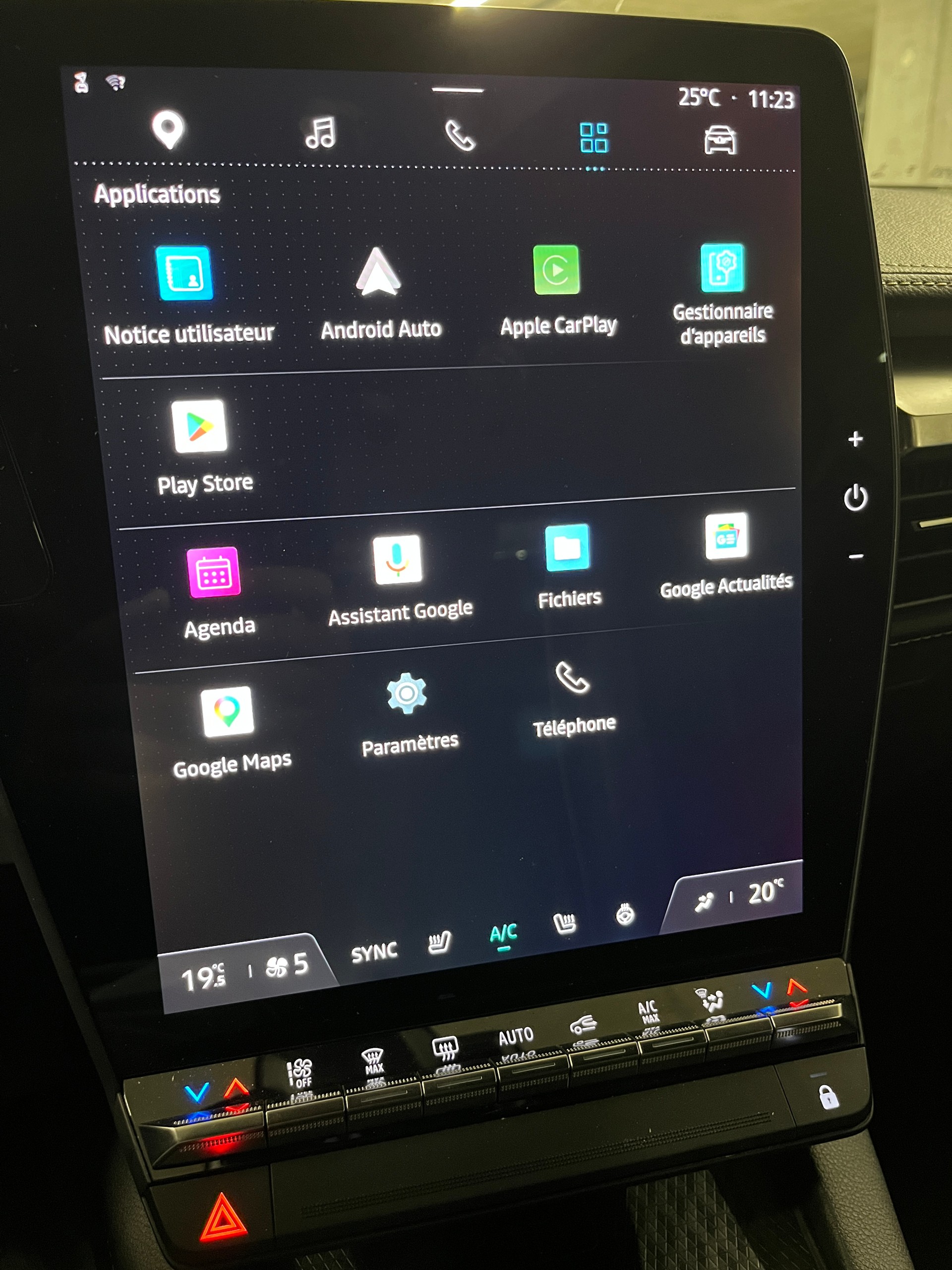 RENAULT Mégane E-TECH EV60 Iconic-image-11