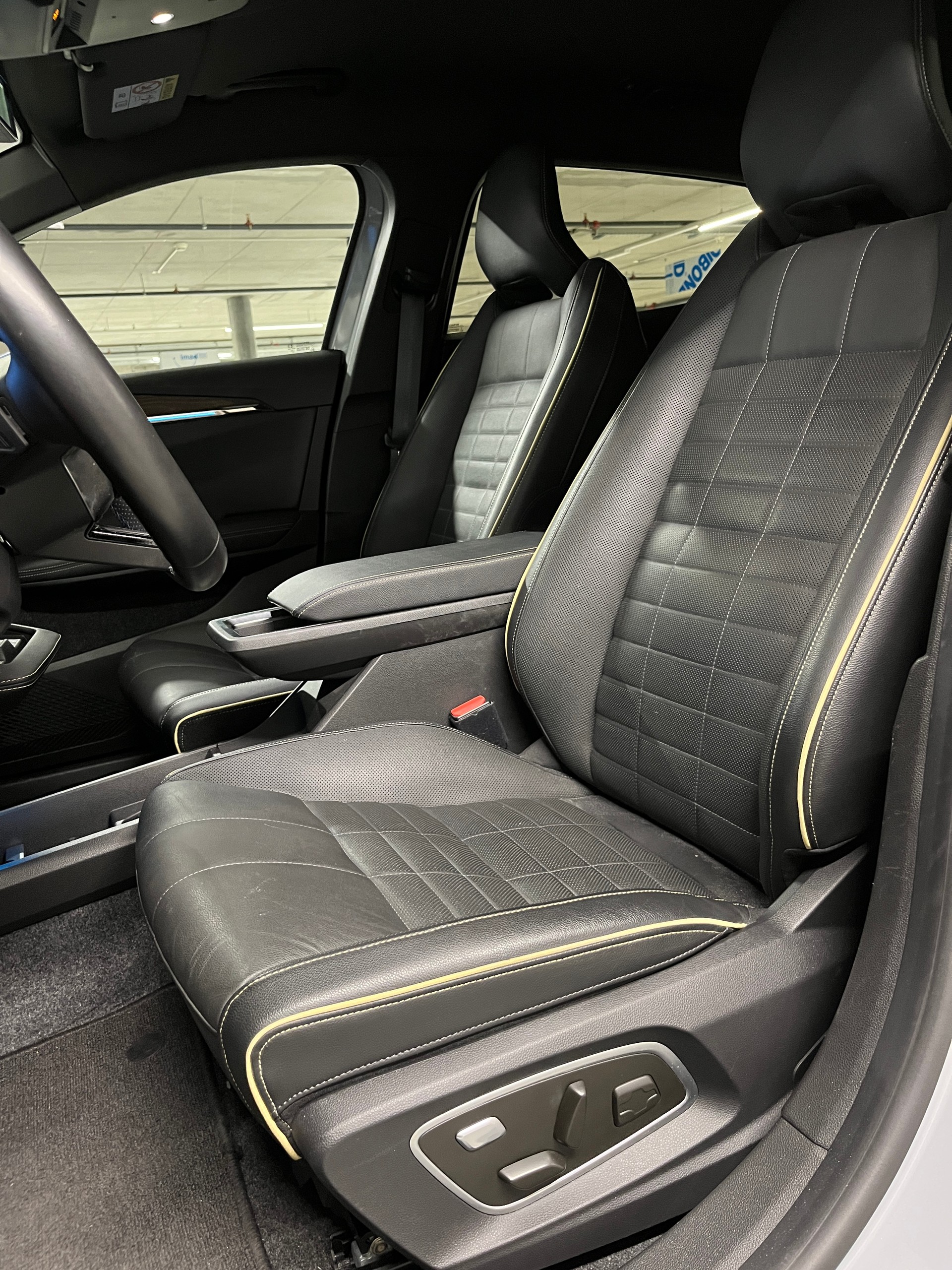 RENAULT Mégane E-TECH EV60 Iconic-image-14