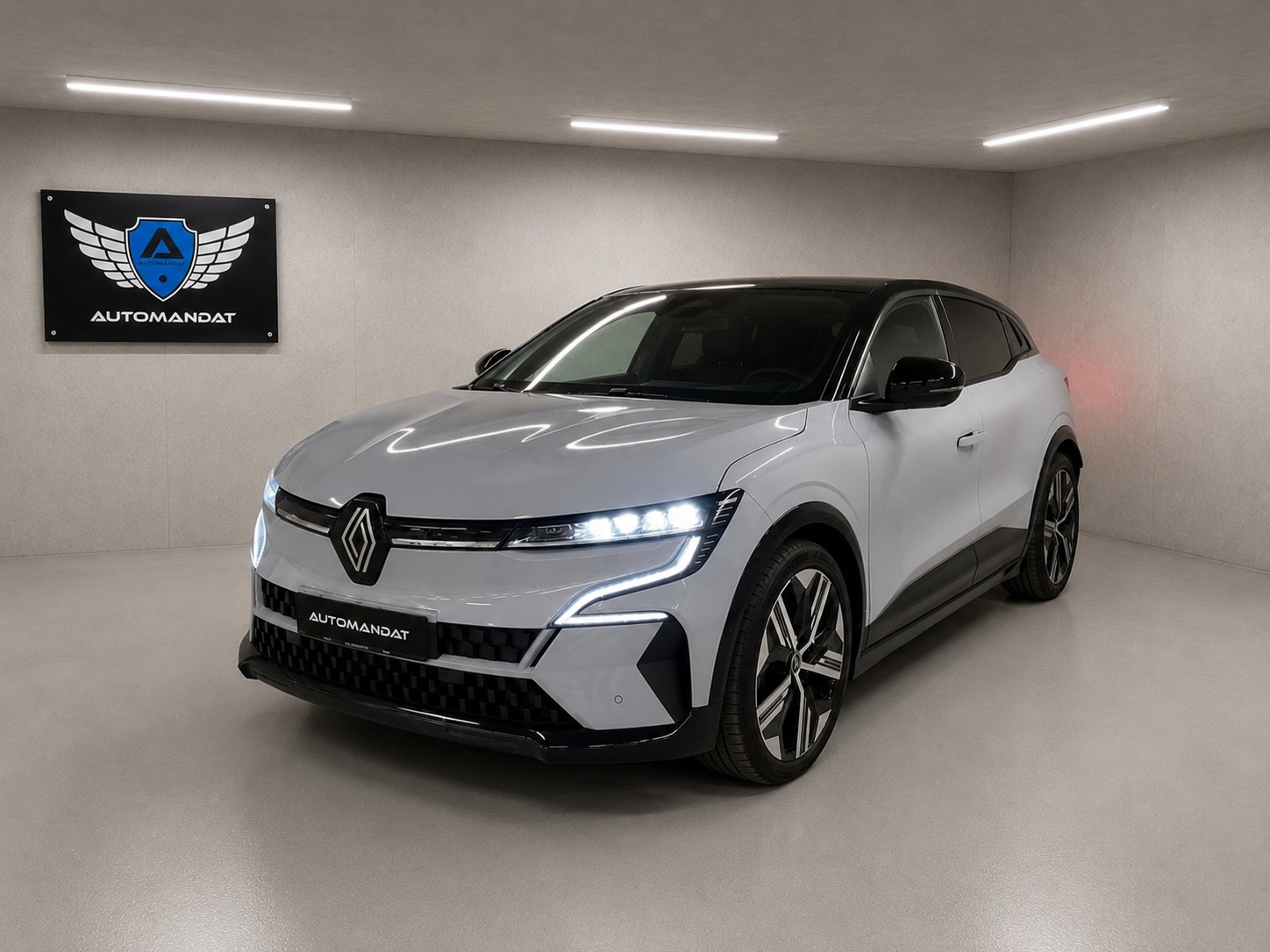 RENAULT Mégane E-TECH EV60 Iconic-image-0