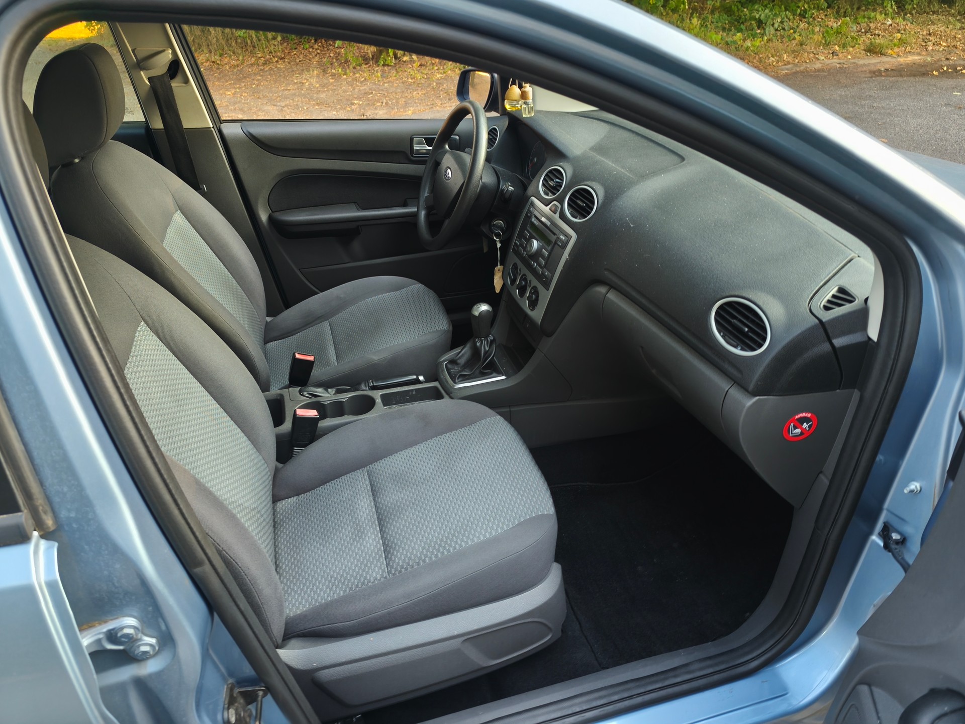 FORD 1.6i 16V Trend-image-4