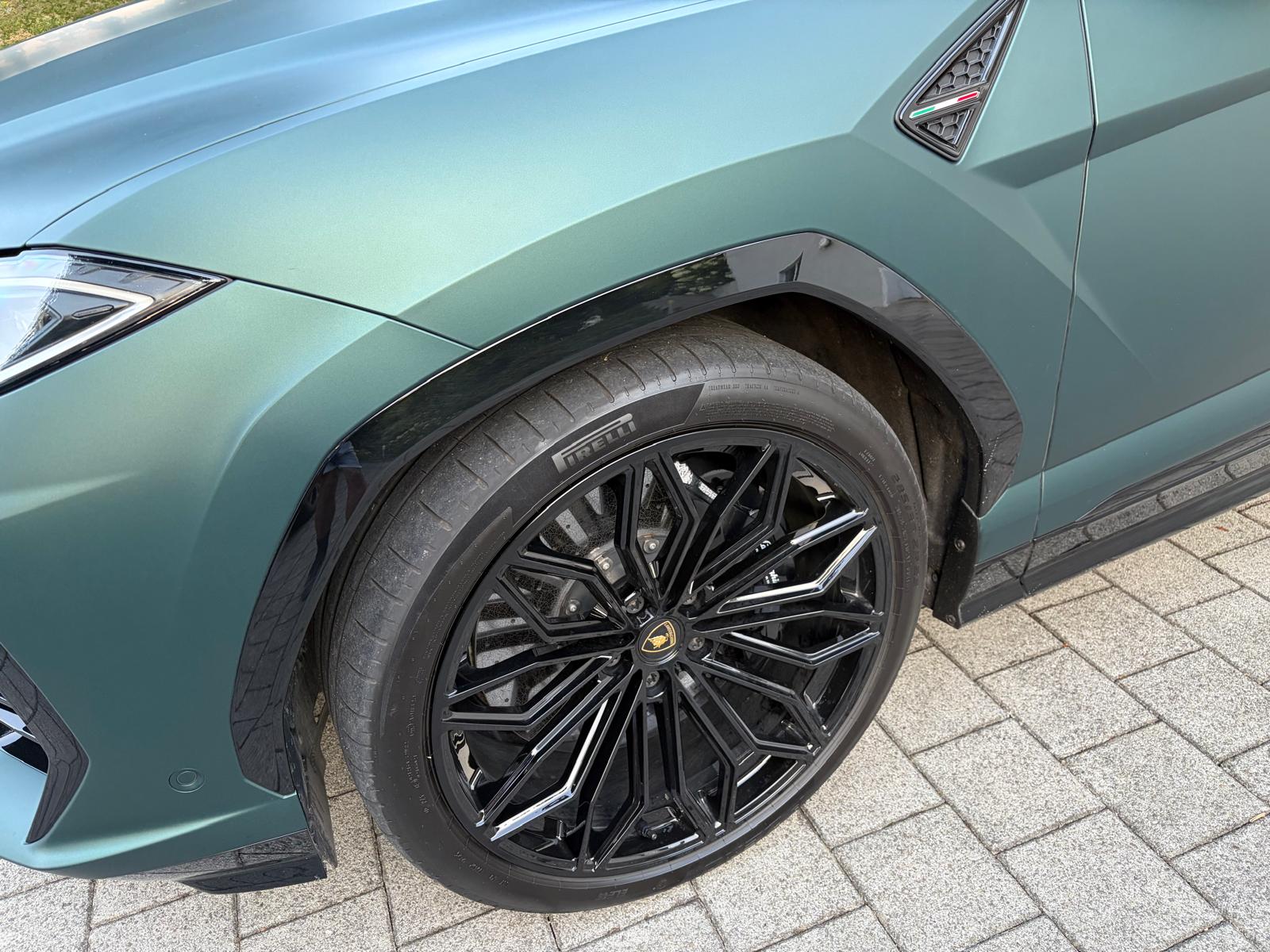 LAMBORGHINI Urus SE-image-5