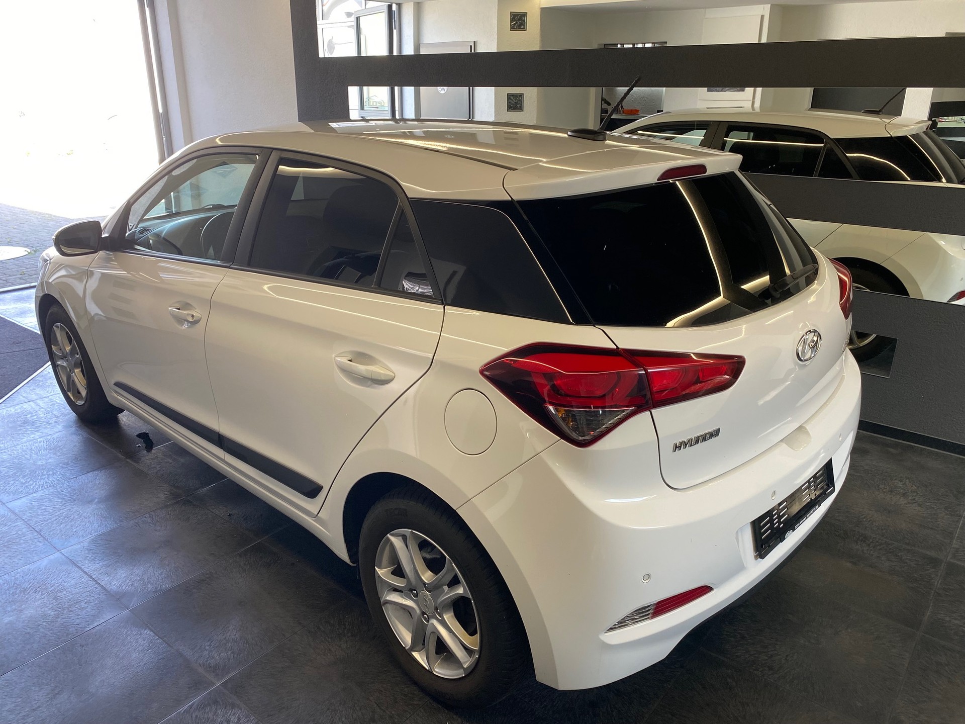 HYUNDAI i20 1.0 T-GDi GO 1. Hand-Fahrzeug mit 8x Aluräder-image-2