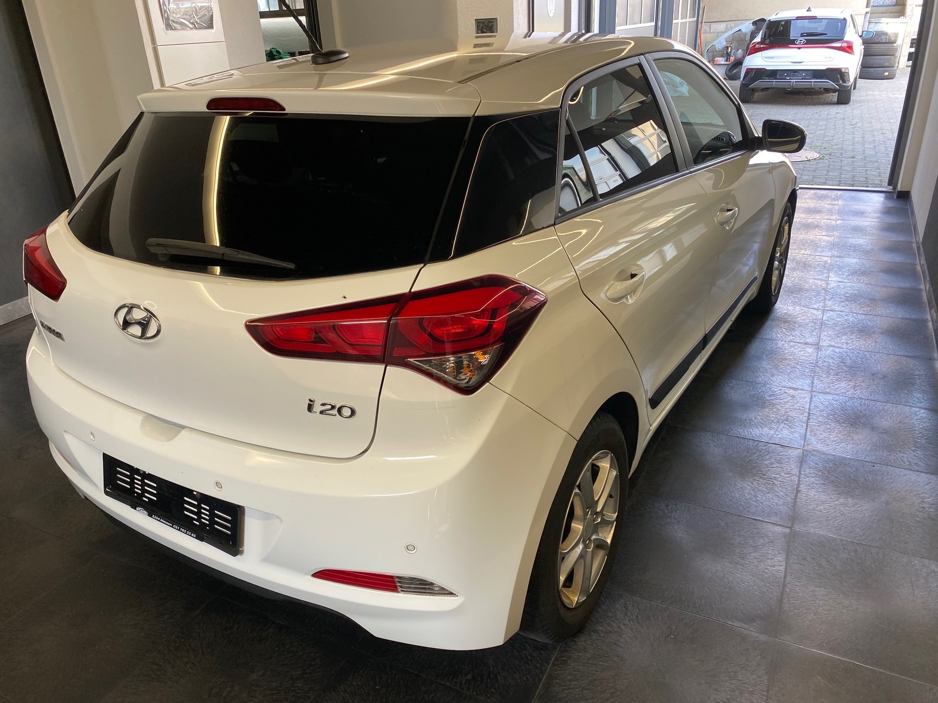 HYUNDAI i20 1.0 T-GDi GO 1. Hand-Fahrzeug mit 8x Aluräder-image-4