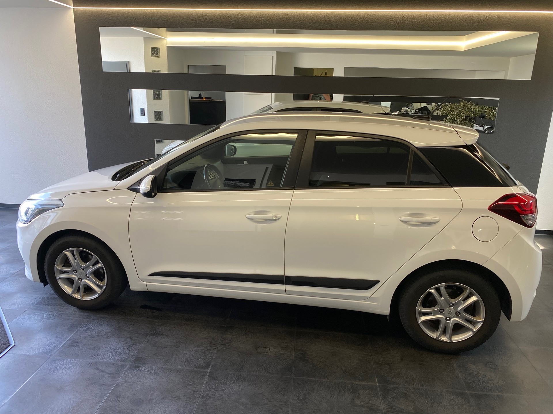 HYUNDAI i20 1.0 T-GDi GO 1. Hand-Fahrzeug mit 8x Aluräder-image-0