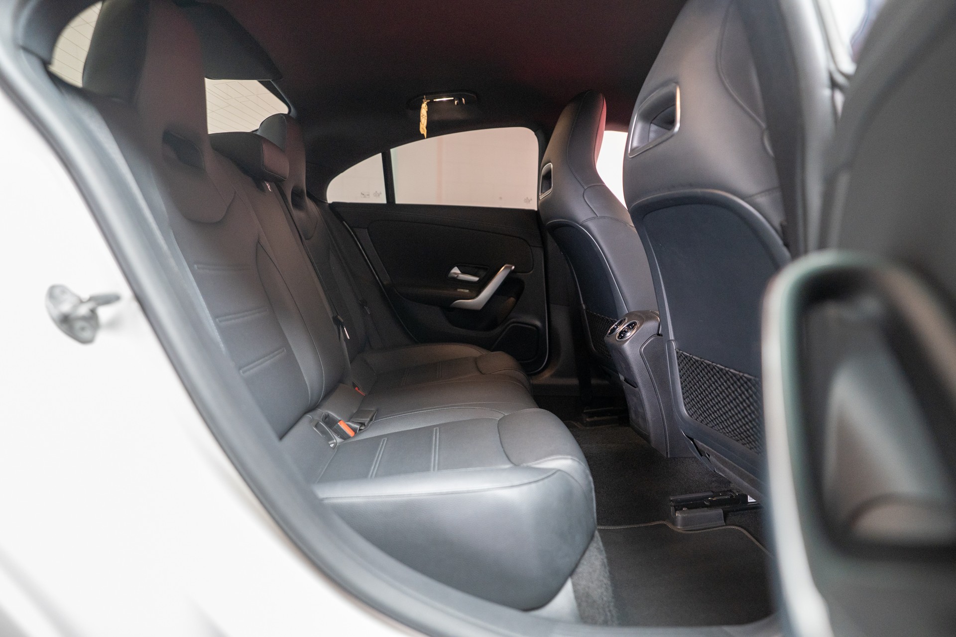 MERCEDES-BENZ CLA 180 Progressive / CH-Fahrzeug / Leder-Sitze / Rückfahrkamera-image-13
