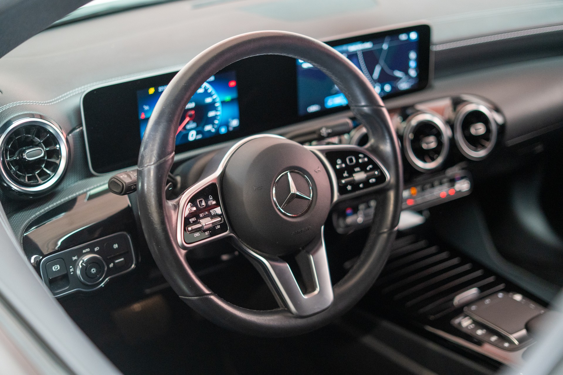 MERCEDES-BENZ CLA 180 Progressive / CH-Fahrzeug / Leder-Sitze / Rückfahrkamera-image-10