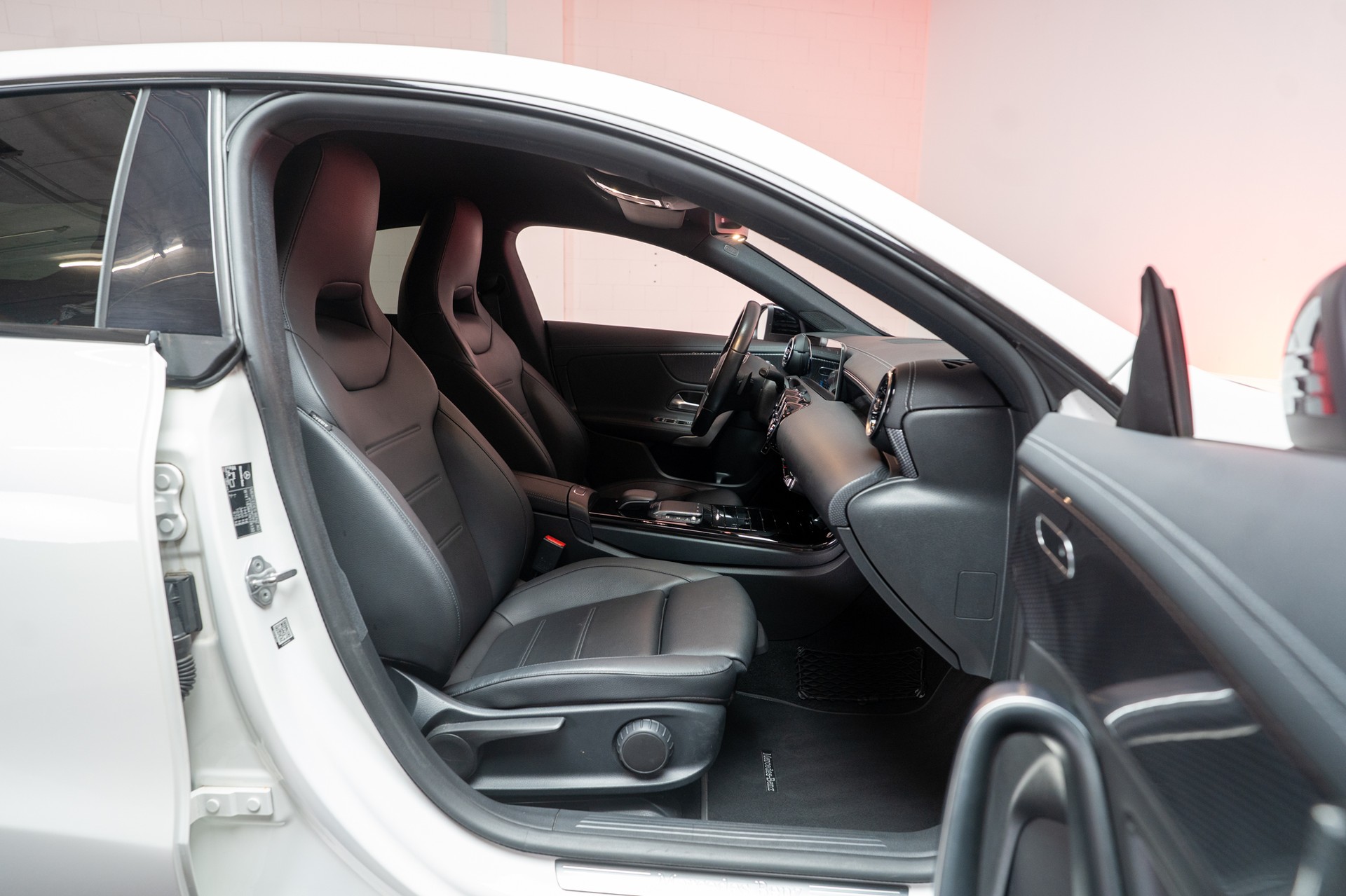 MERCEDES-BENZ CLA 180 Progressive / CH-Fahrzeug / Leder-Sitze / Rückfahrkamera-image-14