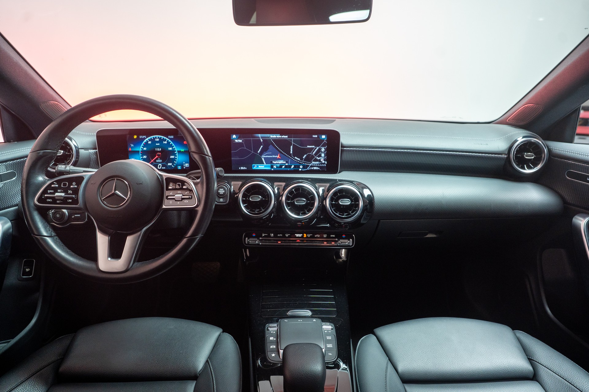 MERCEDES-BENZ CLA 180 Progressive / CH-Fahrzeug / Leder-Sitze / Rückfahrkamera-image-17