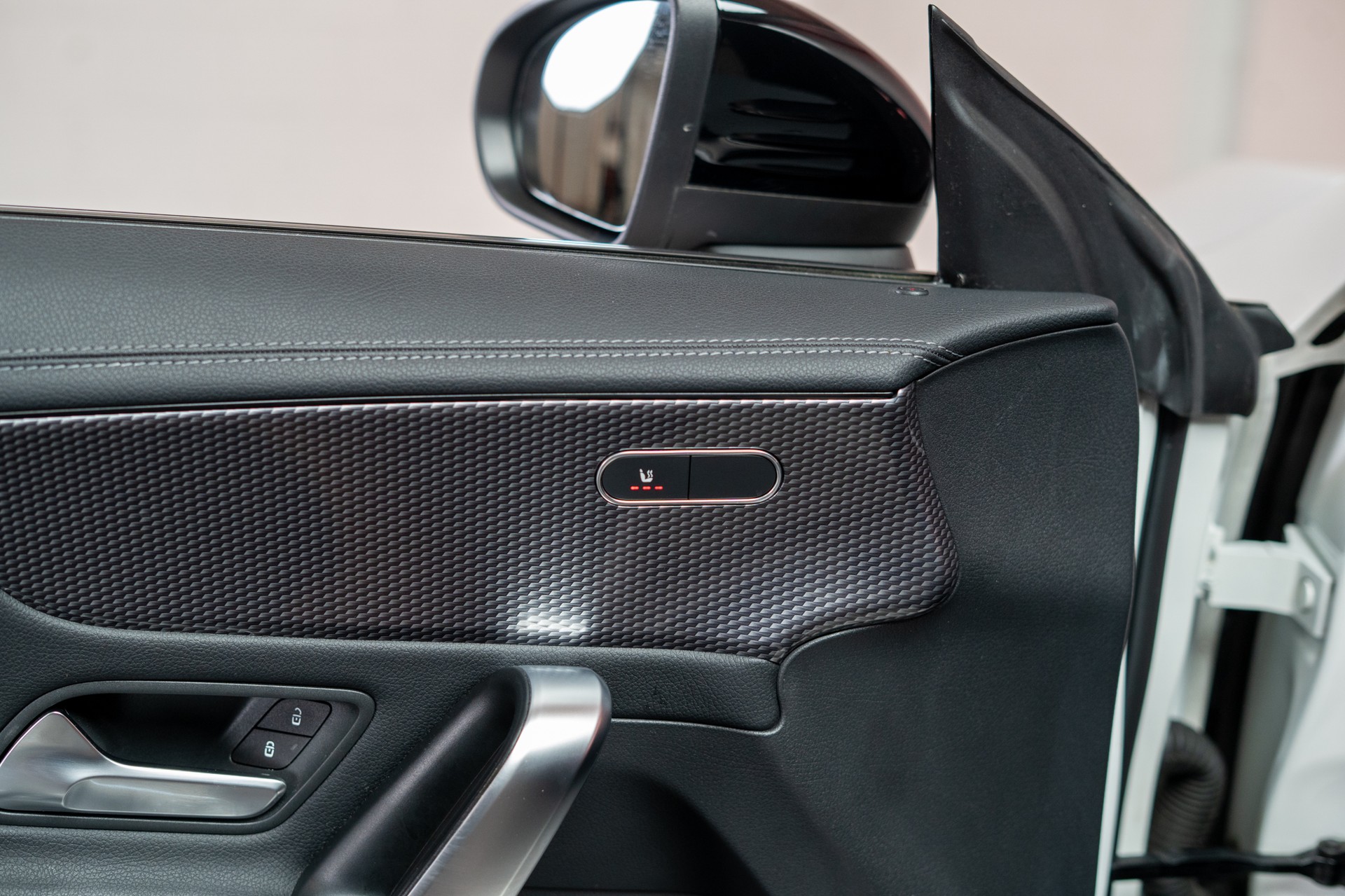 MERCEDES-BENZ CLA 180 Progressive / CH-Fahrzeug / Leder-Sitze / Rückfahrkamera-image-11