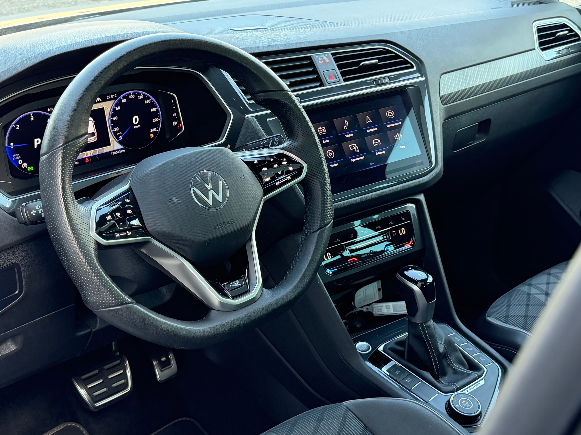 VW Tiguan 2.0 TDI SCR R-Line 4Motion DSG-image-7