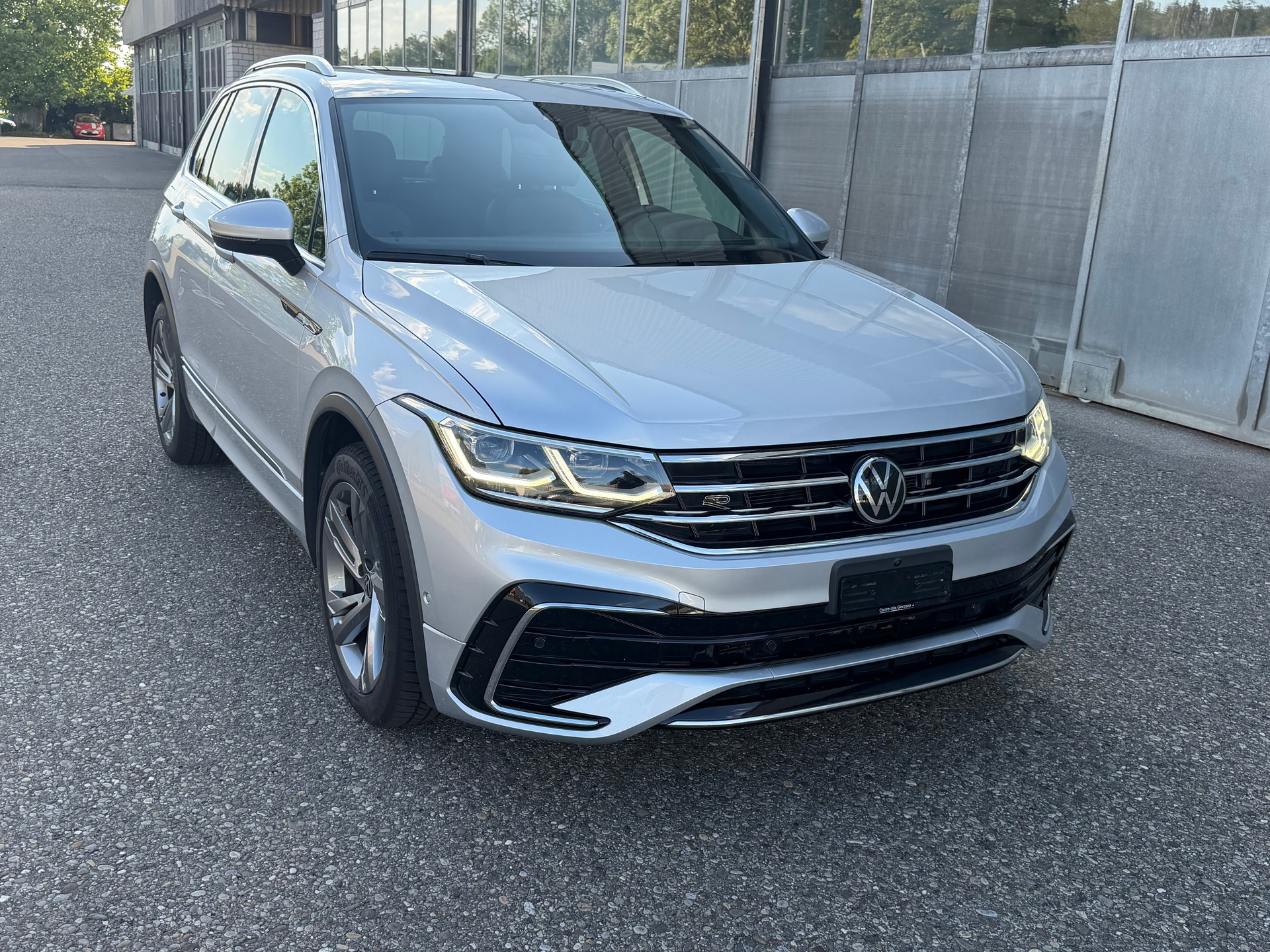 VW Tiguan 2.0 TDI SCR R-Line 4Motion DSG-image-1