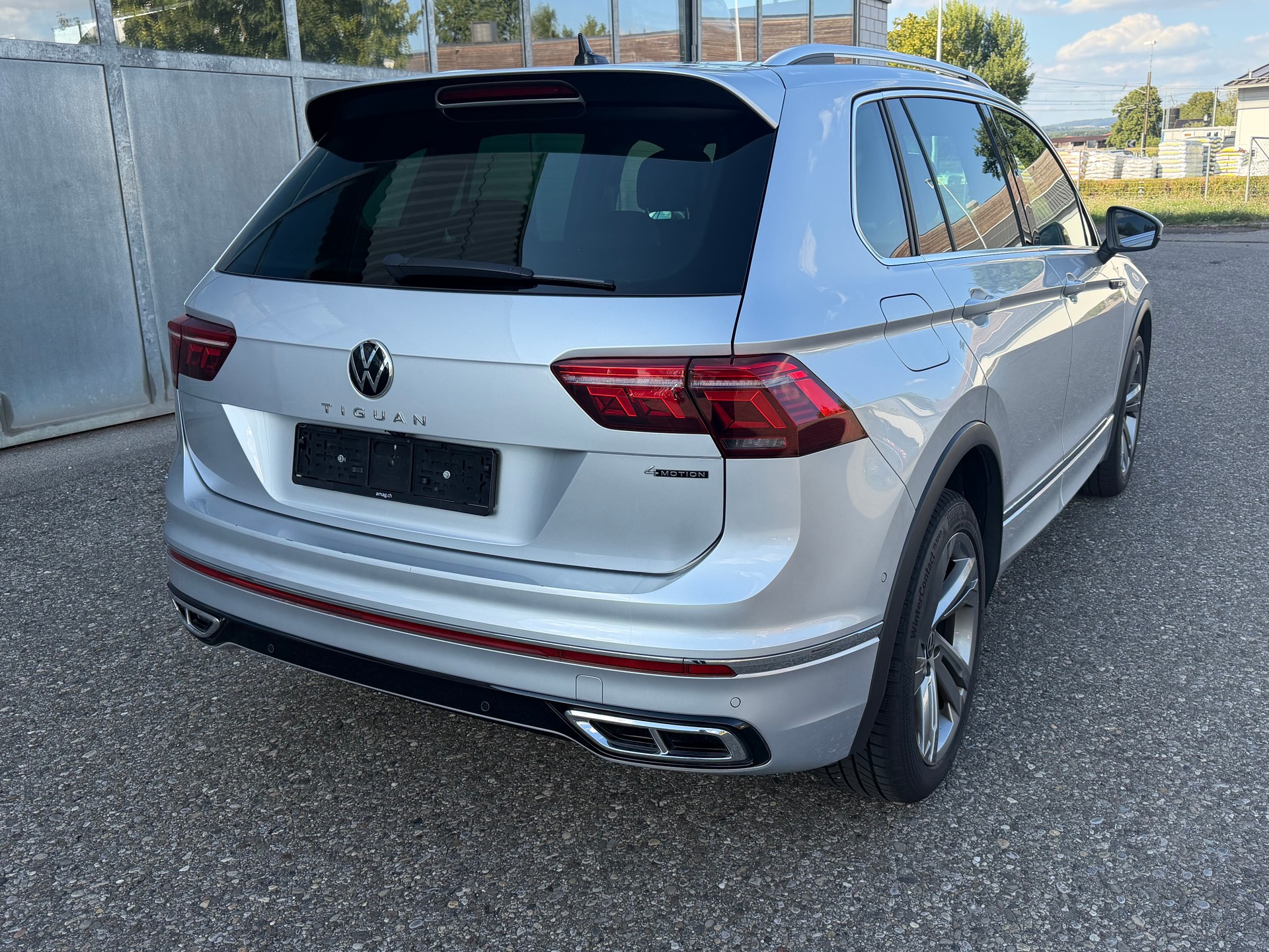 VW Tiguan 2.0 TDI SCR R-Line 4Motion DSG-image-2