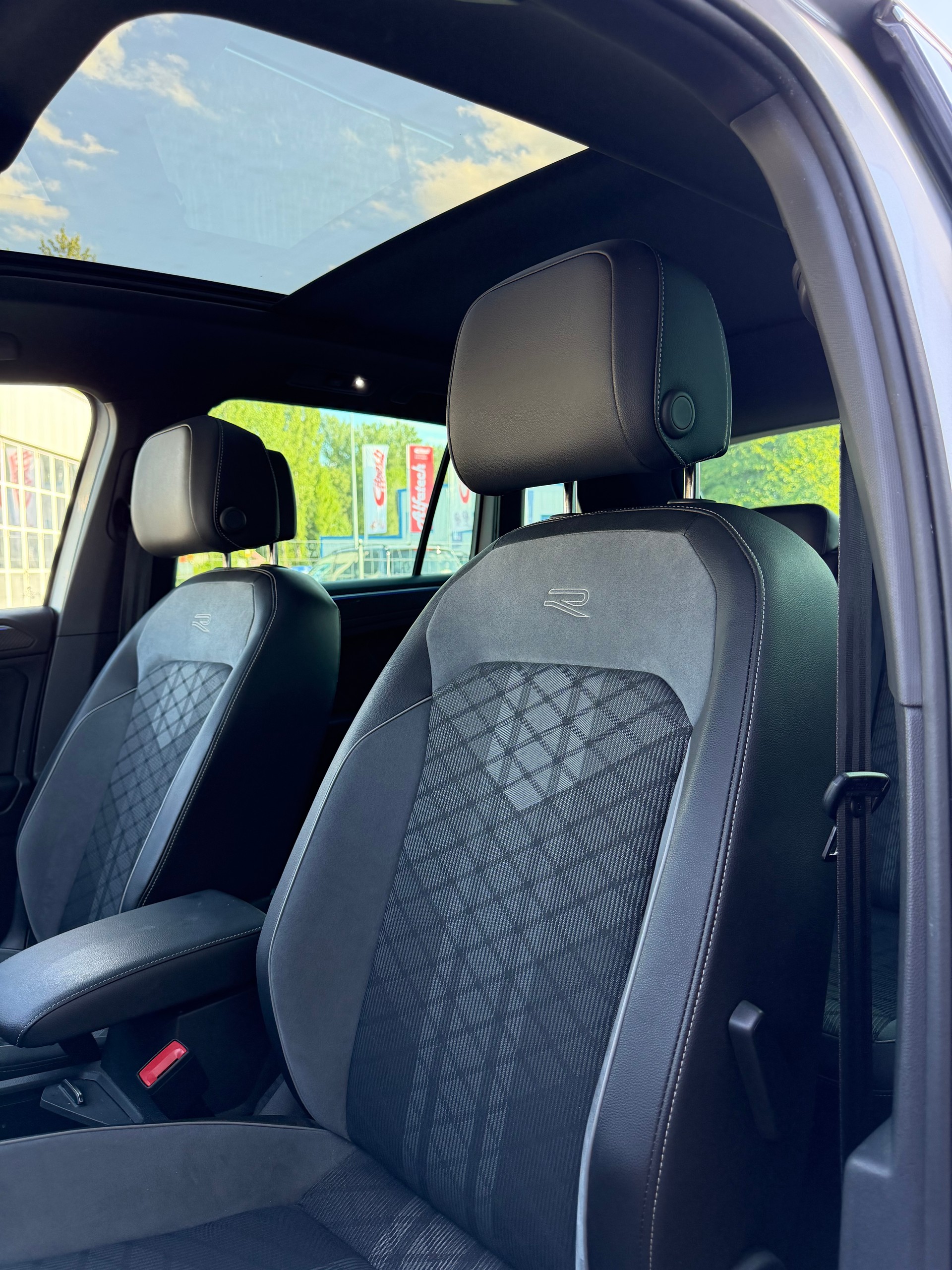 VW Tiguan 2.0 TDI SCR R-Line 4Motion DSG-image-5