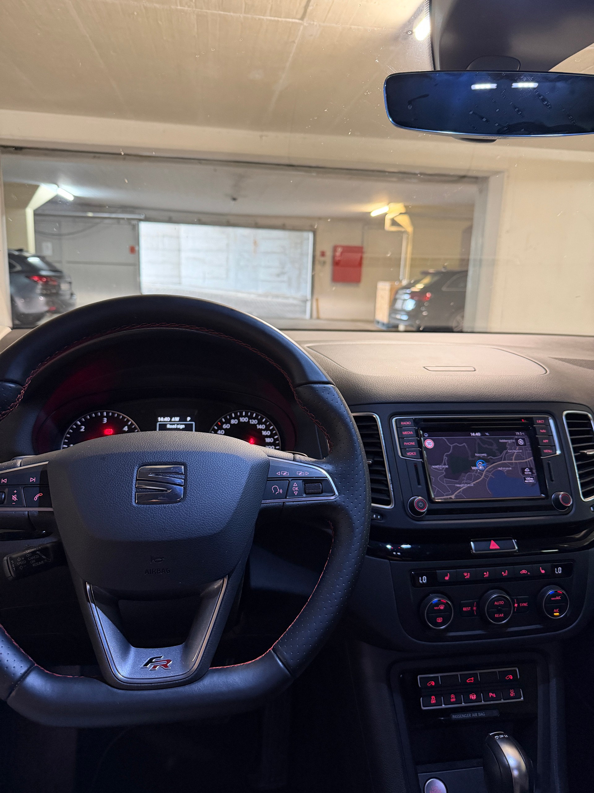 SEAT 2.0 TDI 4D-image-1