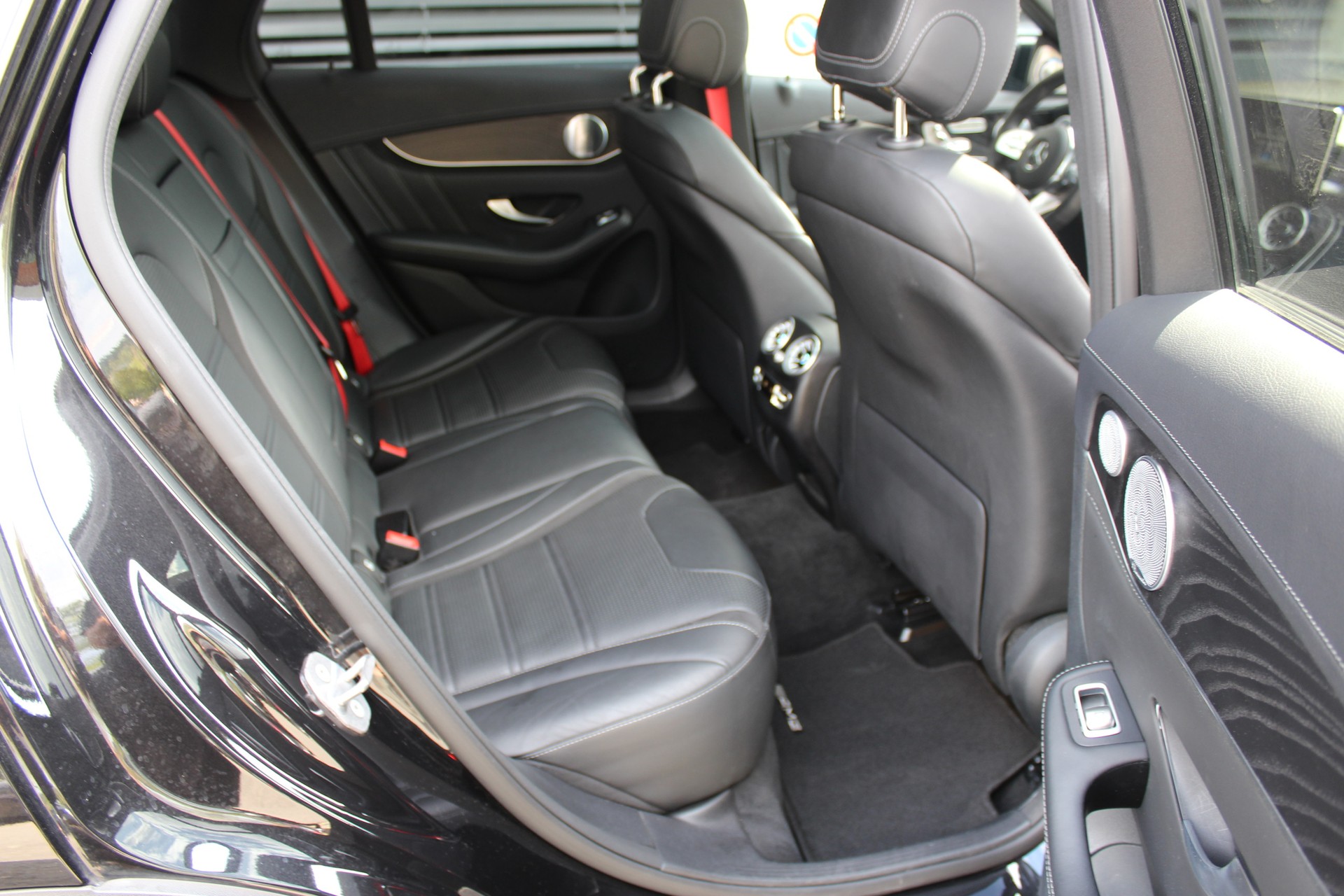 MERCEDES-BENZ GLC 63 S AMG 4Matic+ 9G-Tronic-image-6