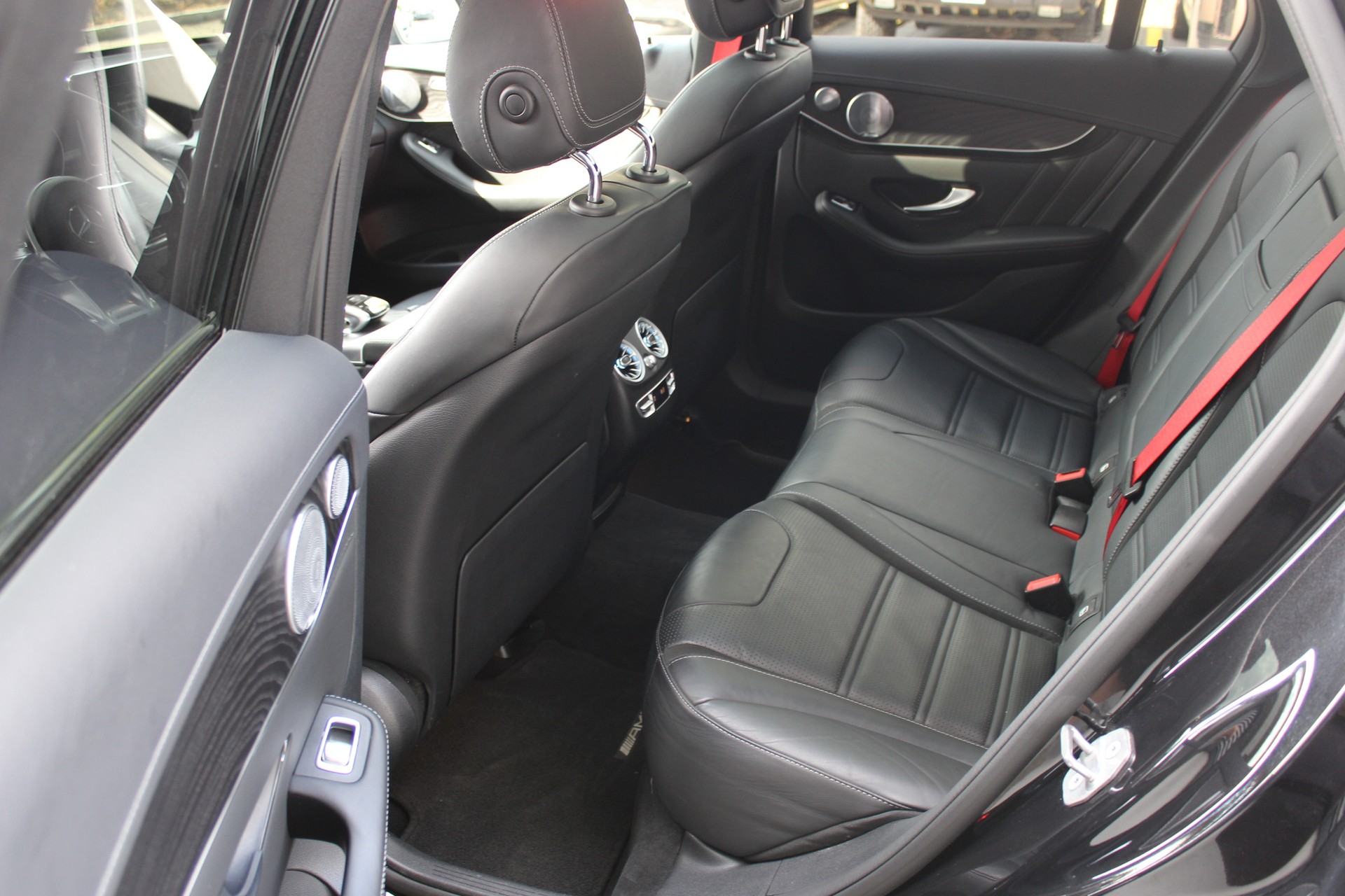 MERCEDES-BENZ GLC 63 S AMG 4Matic+ 9G-Tronic-image-9