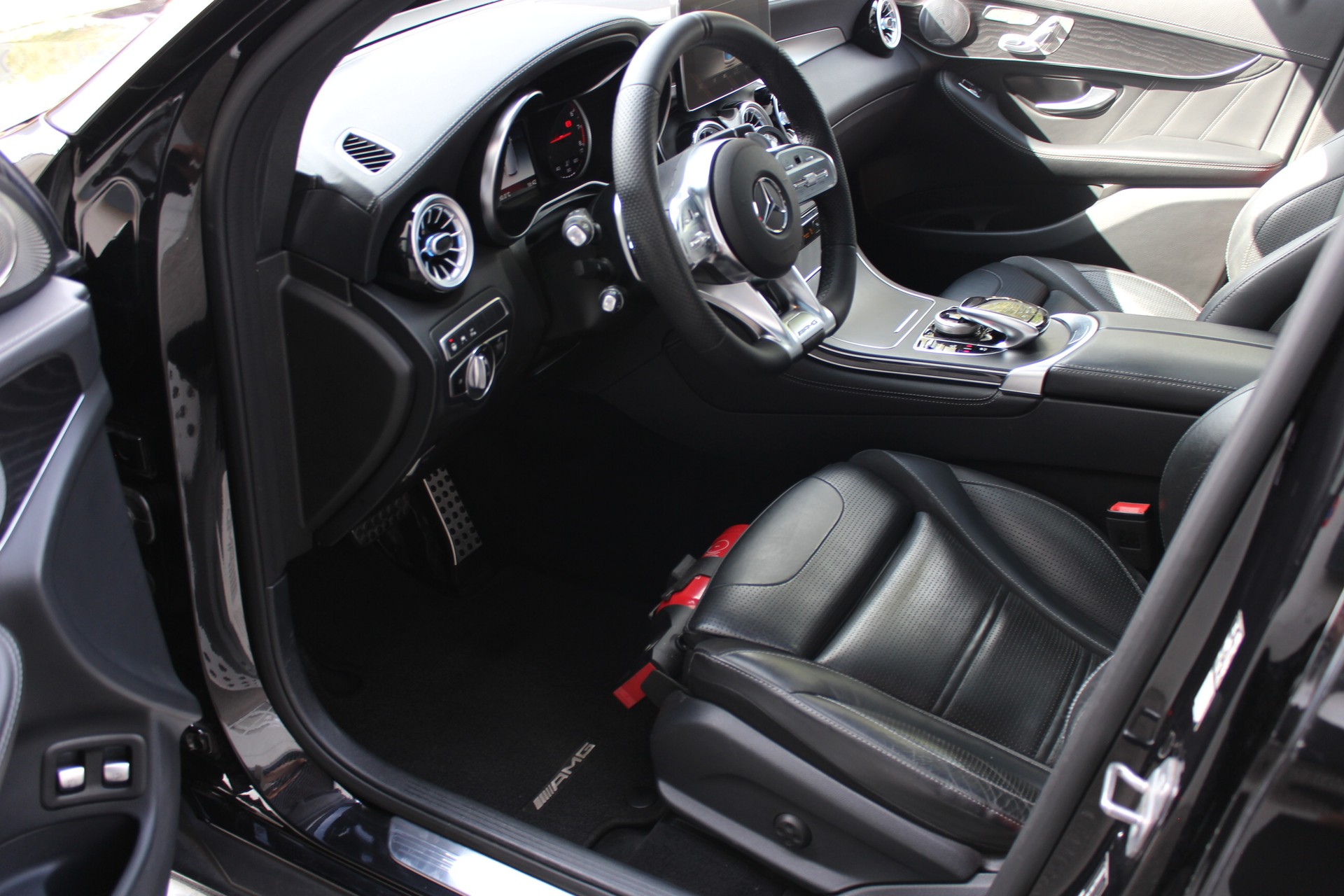 MERCEDES-BENZ GLC 63 S AMG 4Matic+ 9G-Tronic-image-8