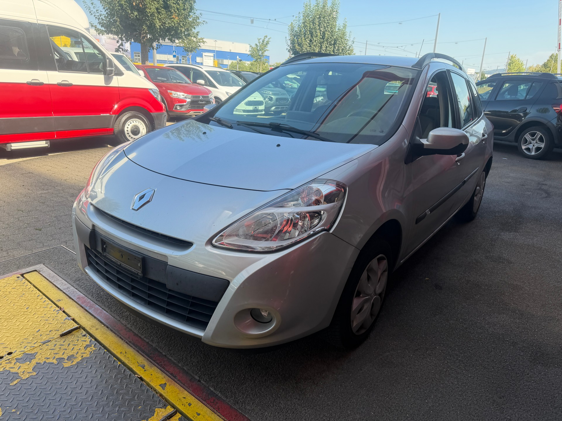 RENAULT Clio Grandtour 1.2 16V Expression-image-0