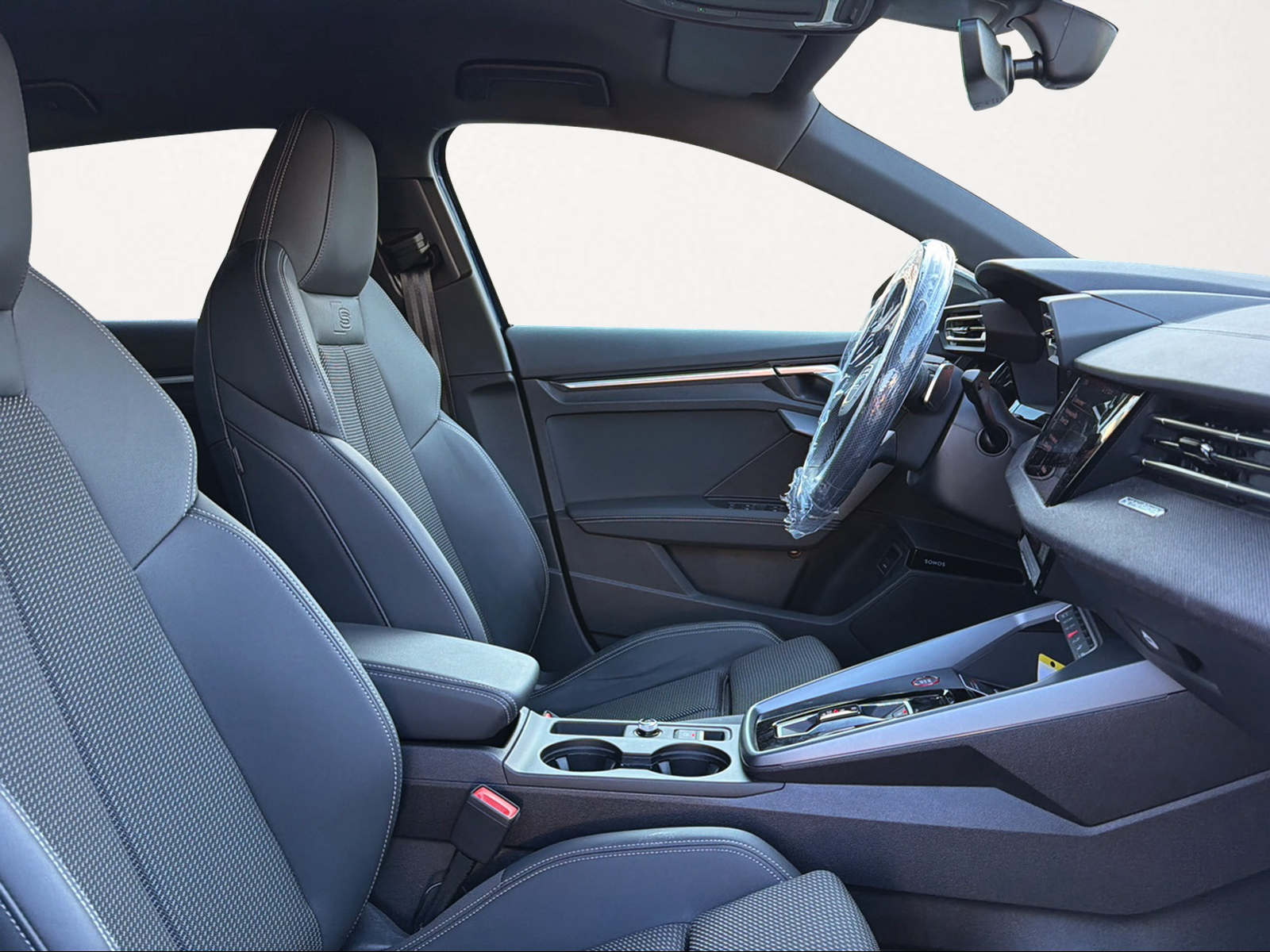 AUDI S3 Sportback TFSI quattro S-tronic-image-4
