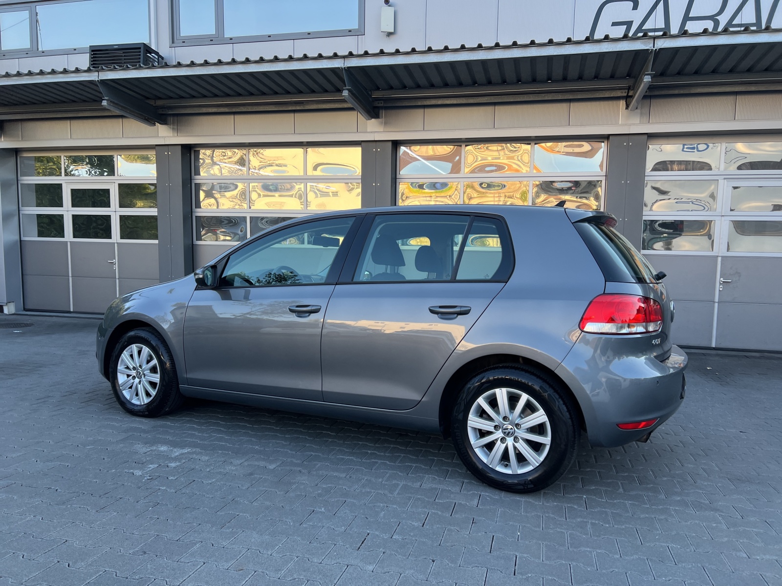 VW Golf 1.2 TSI BlueMotion Technology Team-image-2