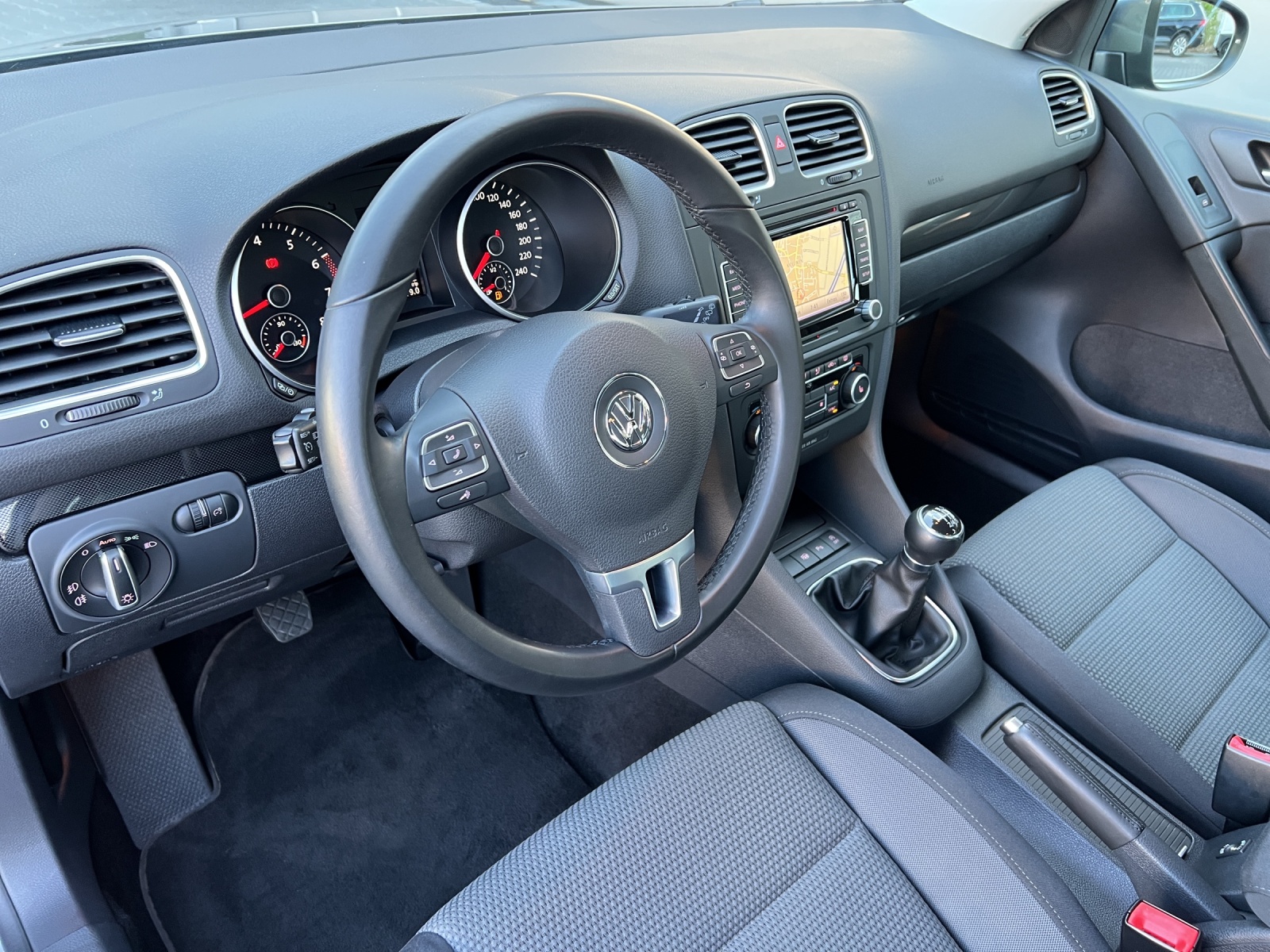 VW Golf 1.2 TSI BlueMotion Technology Team-image-10