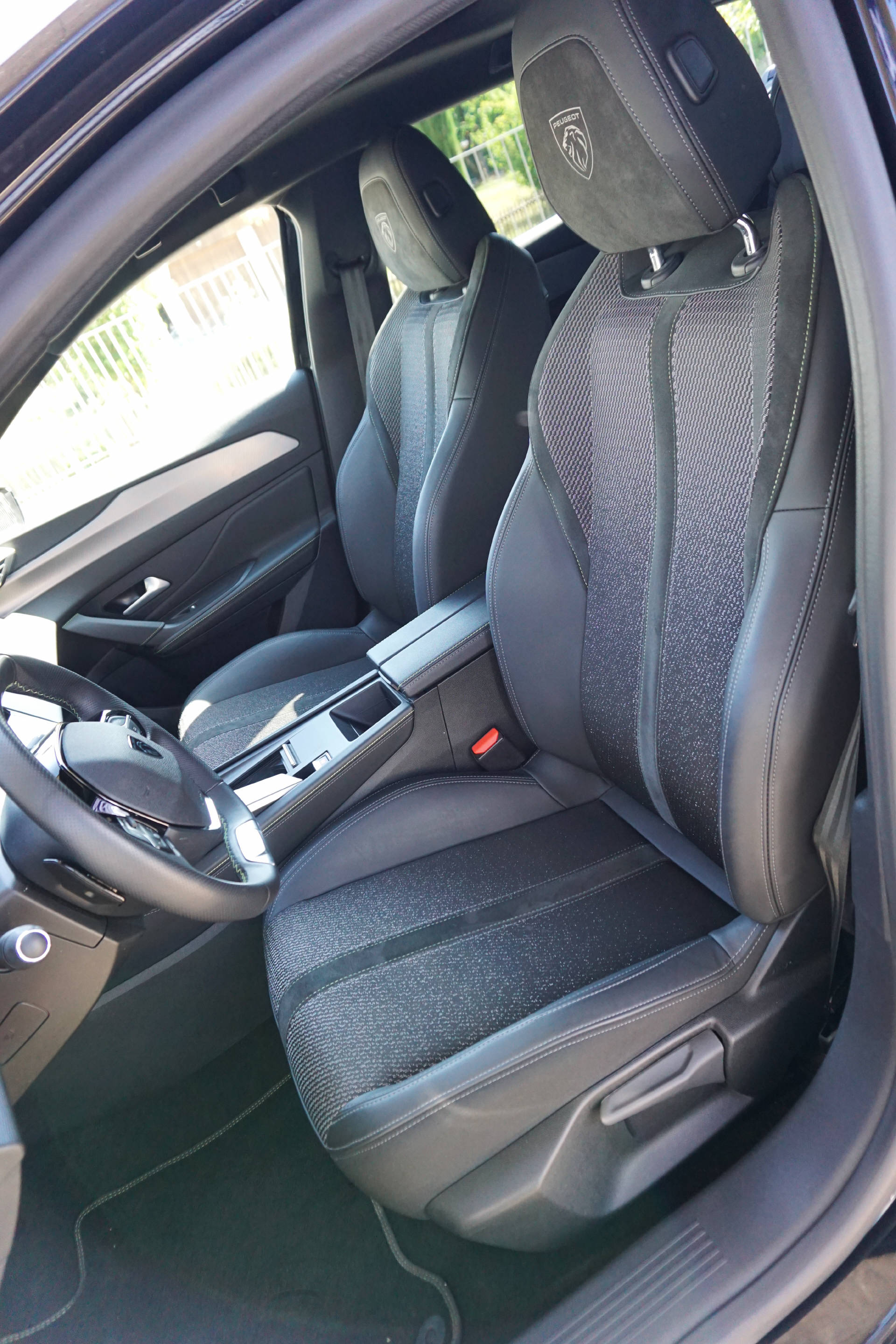 PEUGEOT 308 SW 1.2 Hybrid GT-image-9