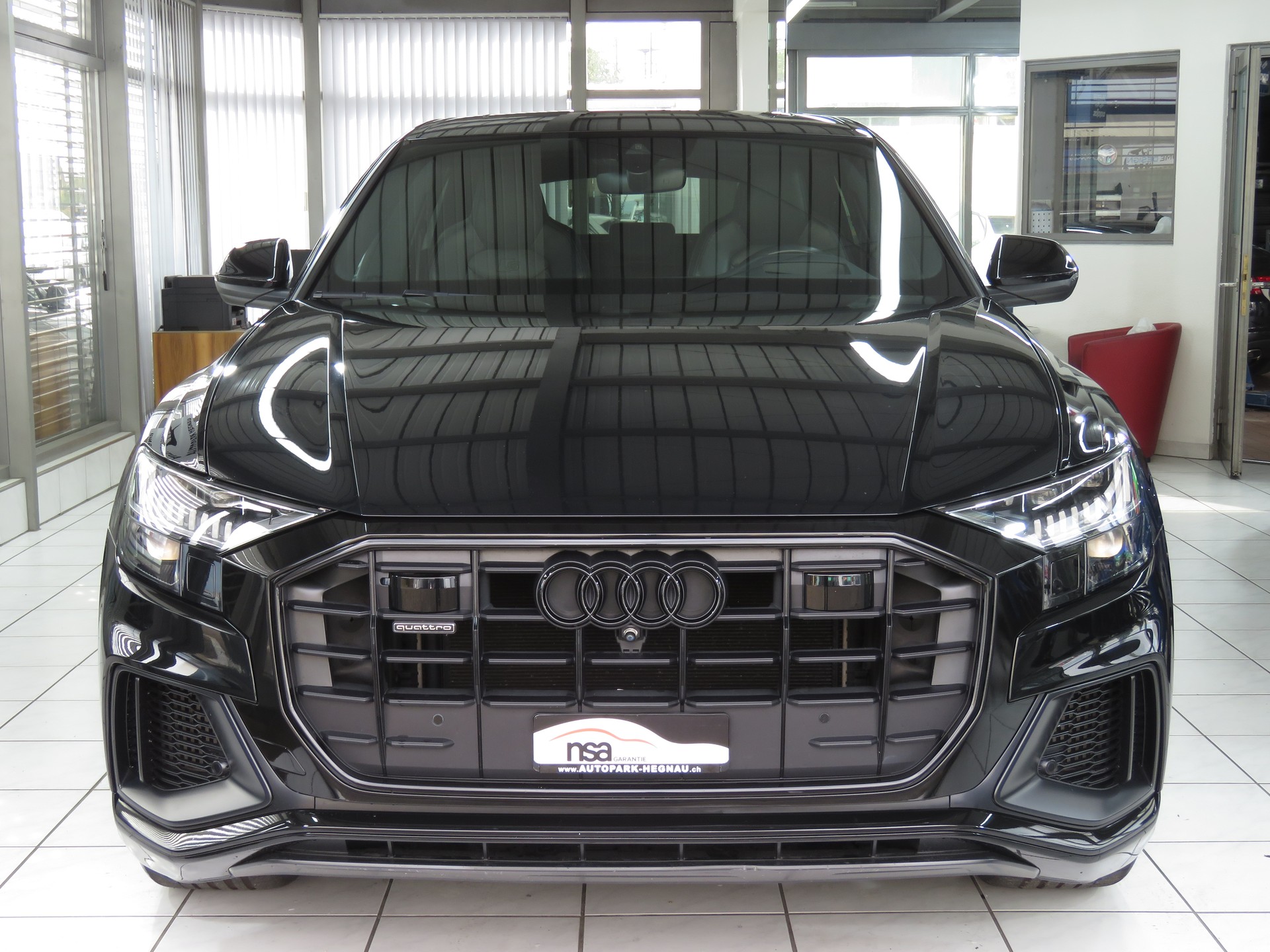 AUDI Q8 55 TFSI Quattro tiptronic (Automat, Hybrid)-showroom-element-1