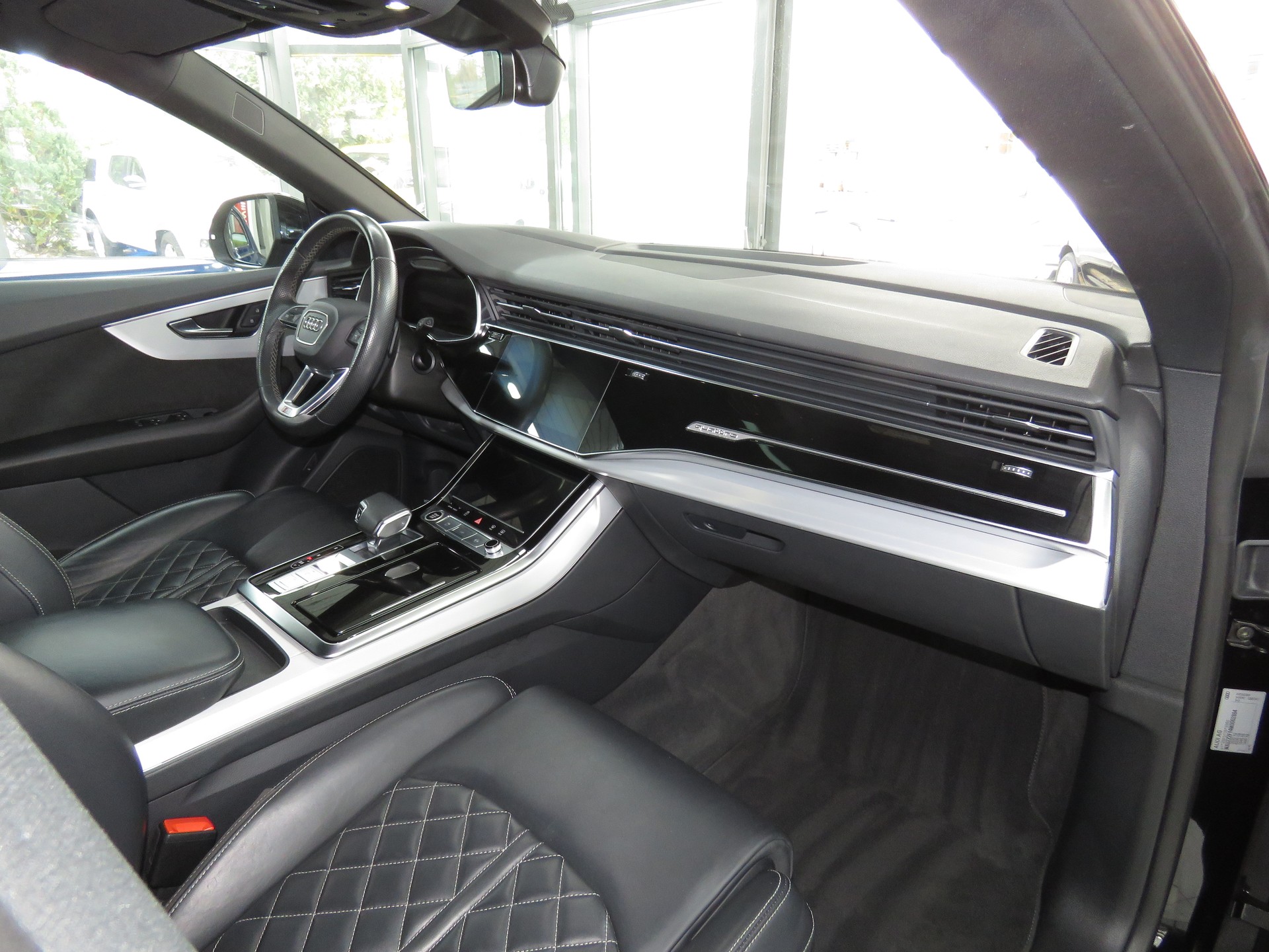 AUDI Q8 55 TFSI Quattro tiptronic (Automat, Hybrid)-image-13