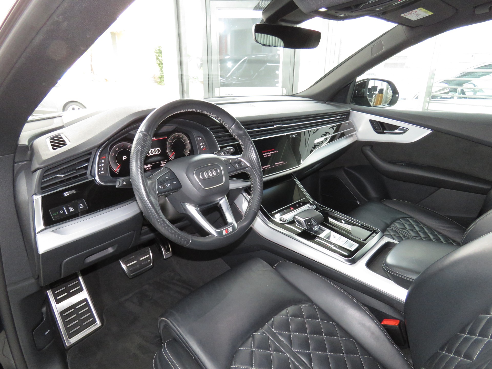 AUDI Q8 55 TFSI Quattro tiptronic (Automat, Hybrid)-image-7