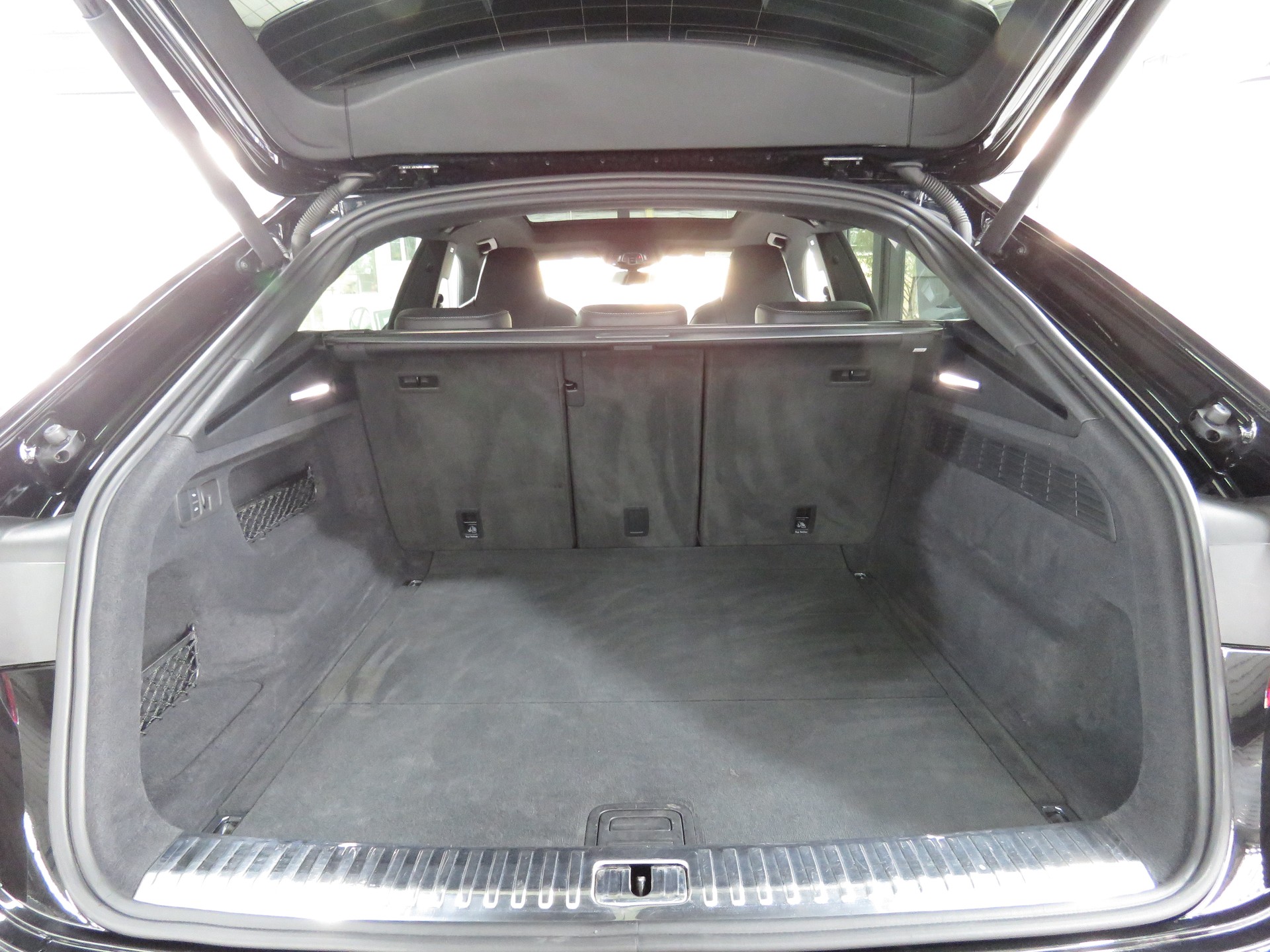 AUDI Q8 55 TFSI Quattro tiptronic (Automat, Hybrid)-image-12