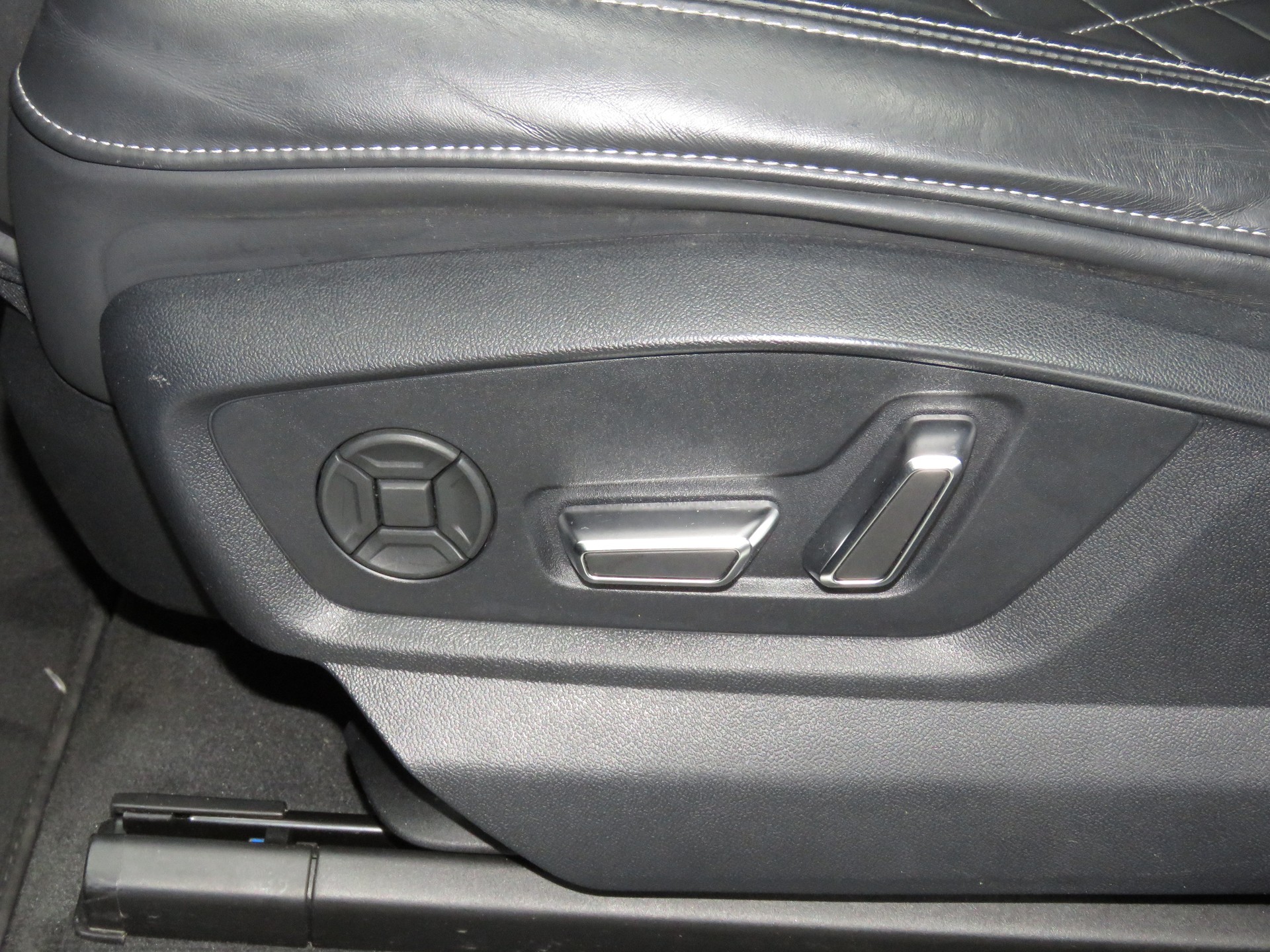 AUDI Q8 55 TFSI Quattro tiptronic (Automat, Hybrid)-image-9
