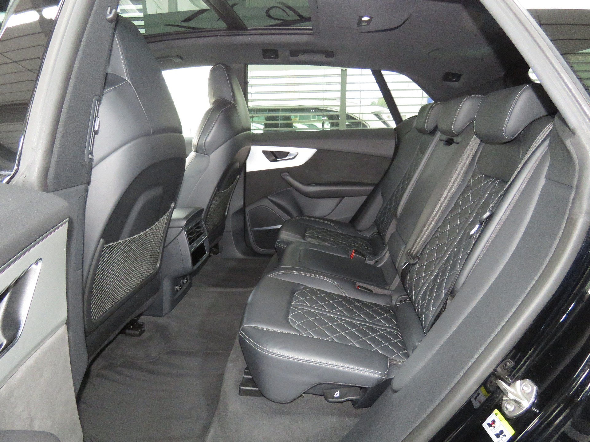 AUDI Q8 55 TFSI Quattro tiptronic (Automat, Hybrid)-image-10