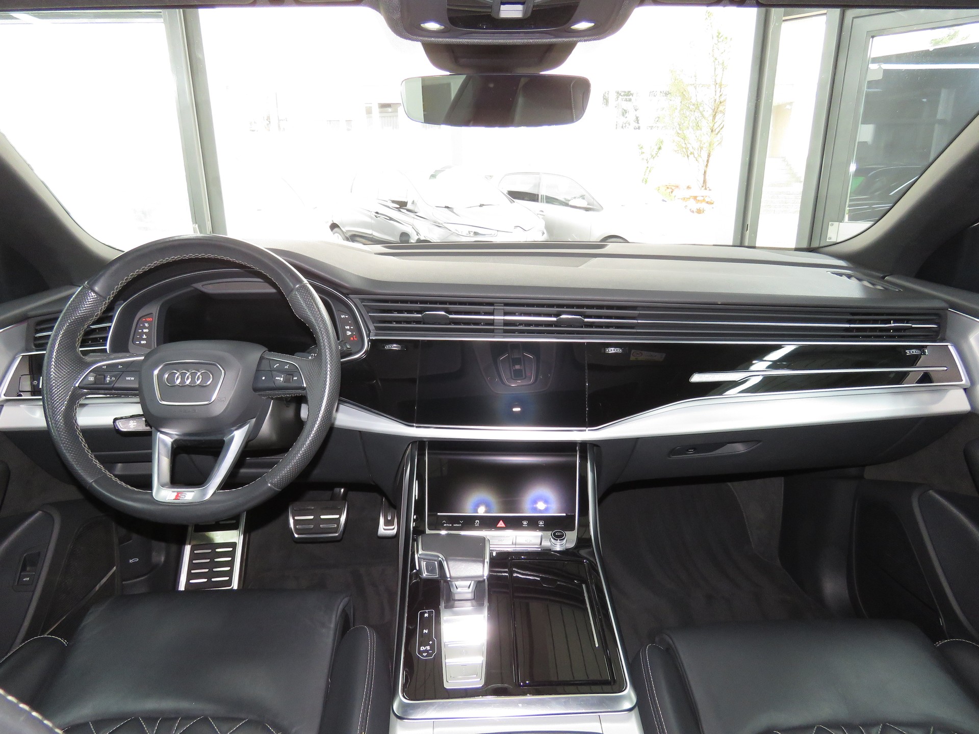 AUDI Q8 55 TFSI Quattro tiptronic (Automat, Hybrid)-image-16
