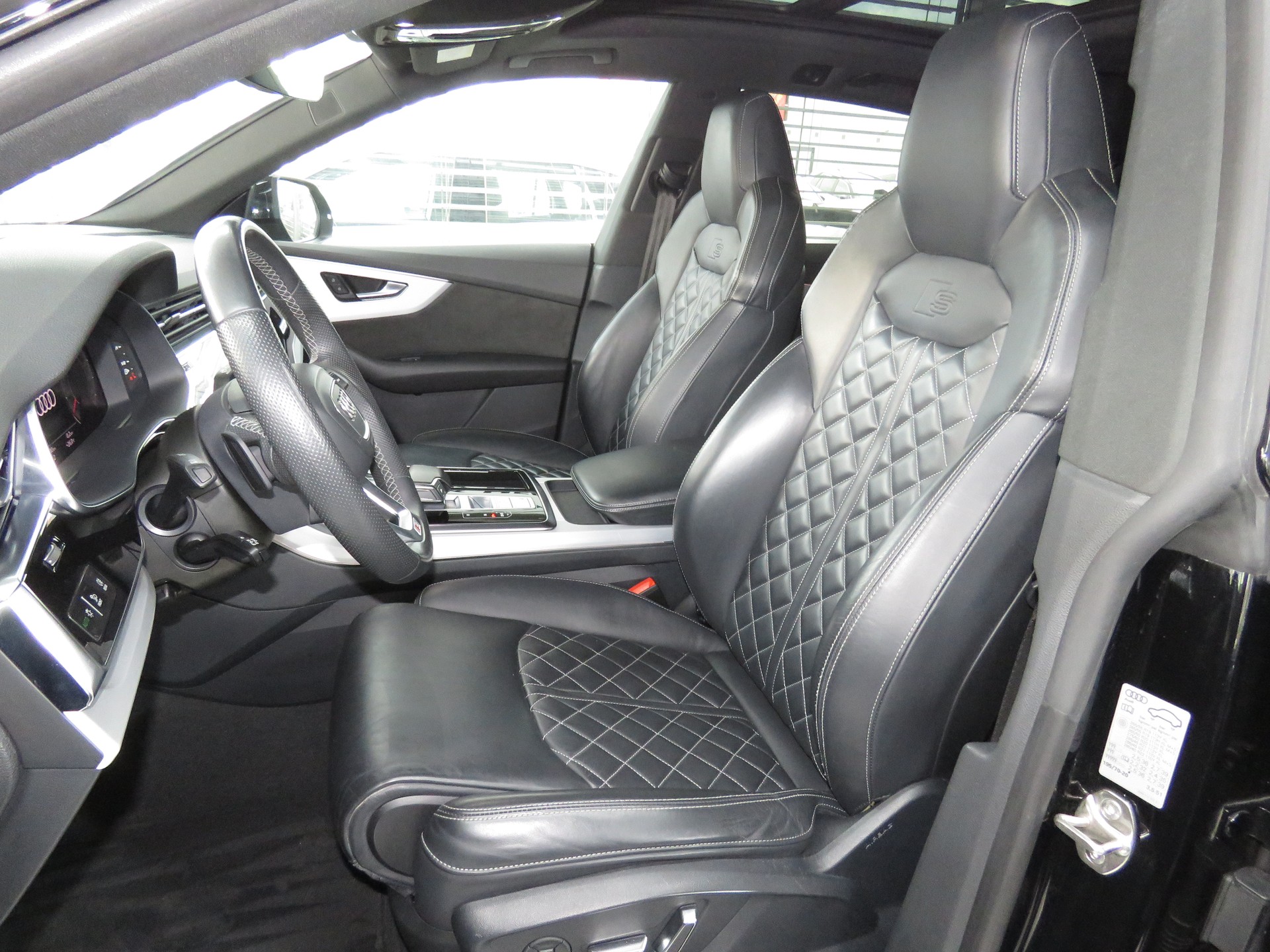 AUDI Q8 55 TFSI Quattro tiptronic (Automat, Hybrid)-image-8
