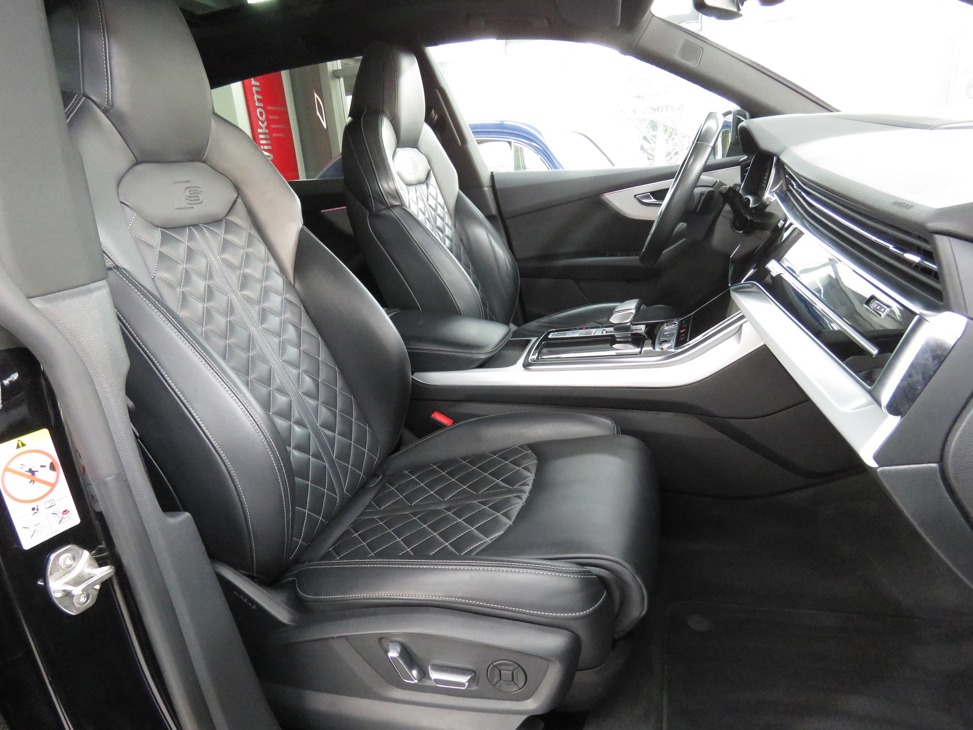 AUDI Q8 55 TFSI Quattro tiptronic (Automat, Hybrid)-image-14