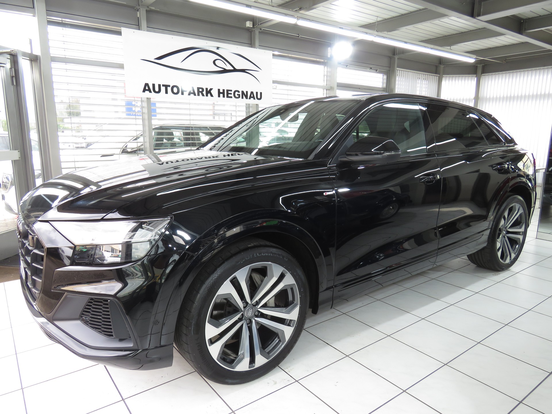 AUDI Q8 55 TFSI Quattro tiptronic (Automat, Hybrid)