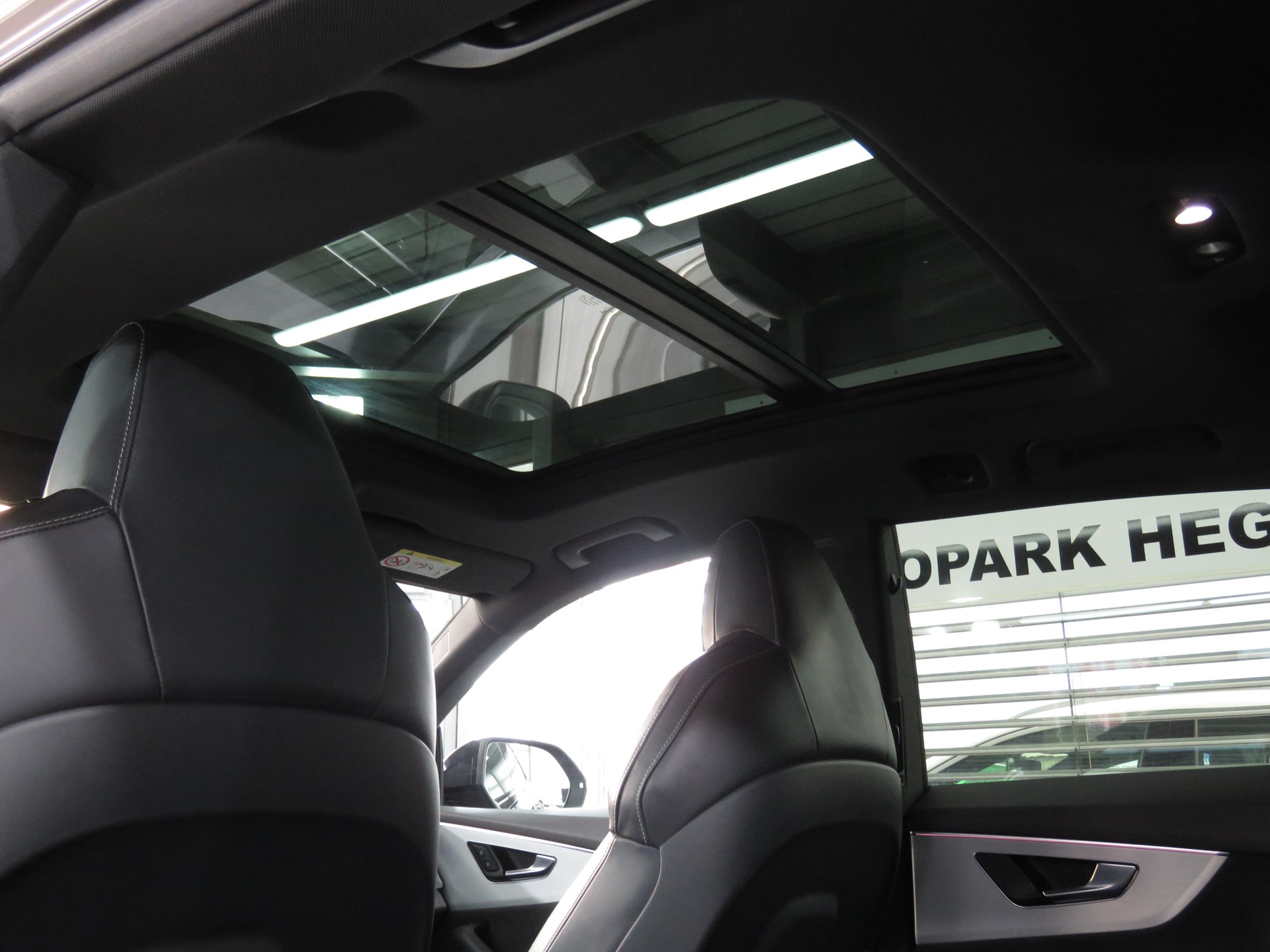 AUDI Q8 55 TFSI Quattro tiptronic (Automat, Hybrid)-image-11