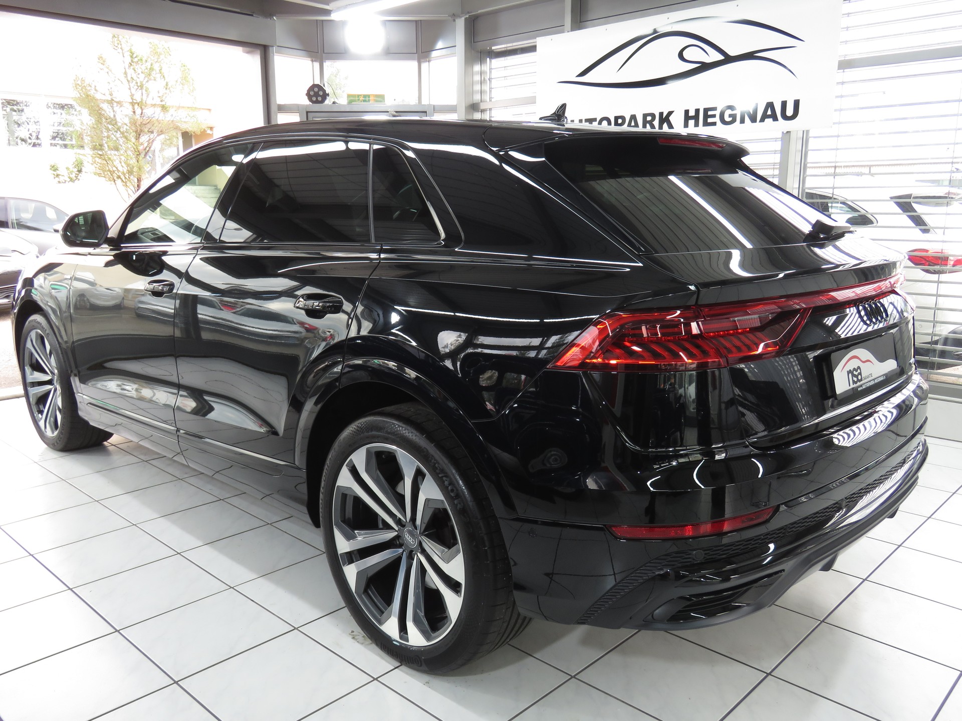 AUDI Q8 55 TFSI Quattro tiptronic (Automat, Hybrid)-image-6