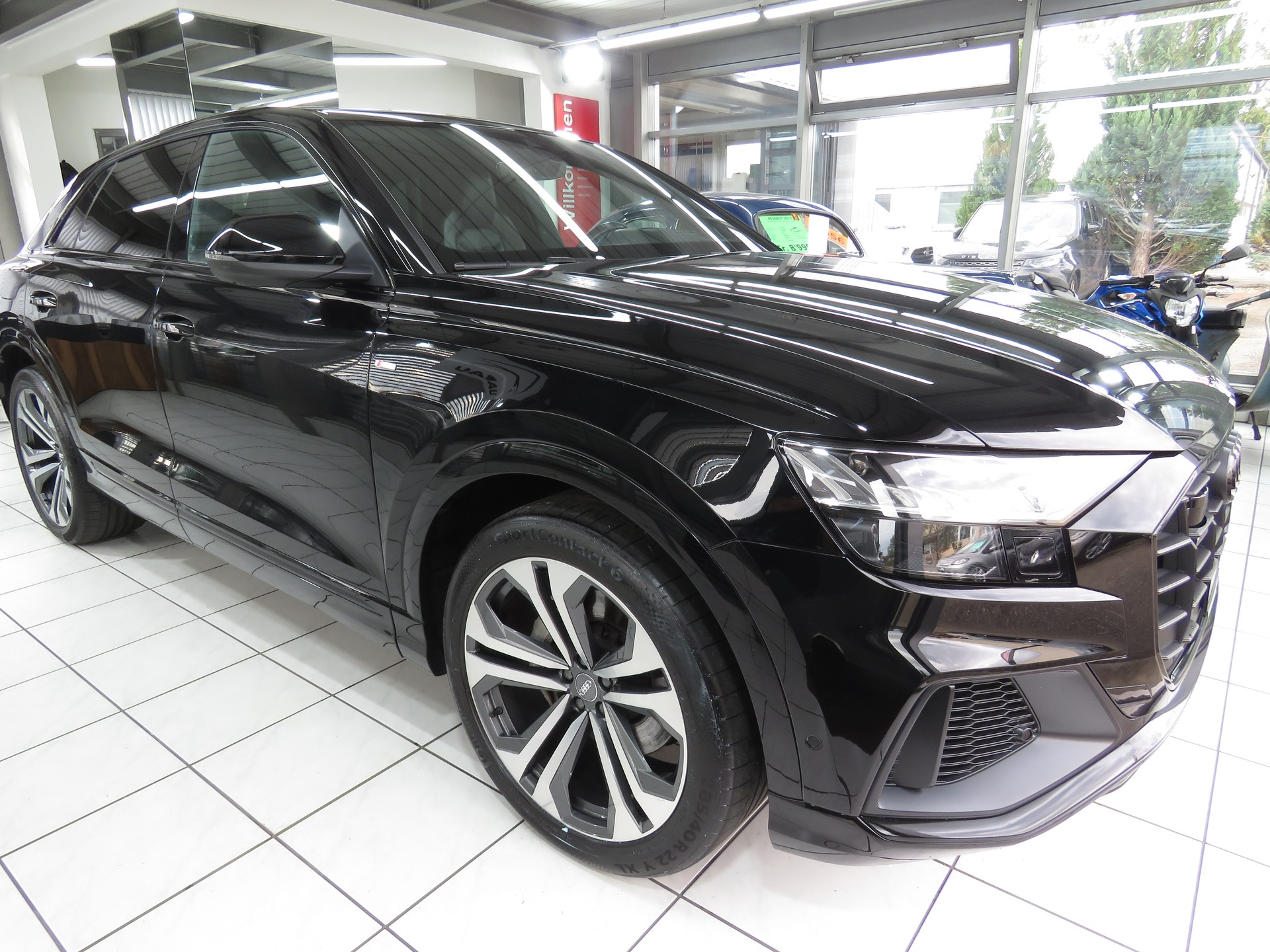 AUDI Q8 55 TFSI Quattro tiptronic (Automat, Hybrid)-showroom-element-2