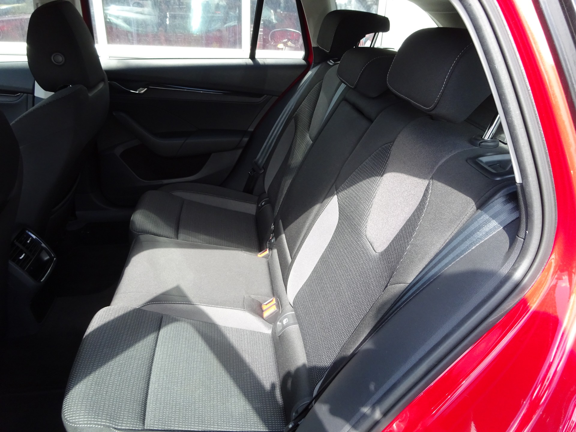 SKODA Octavia Combi 2.0 TDI DSG Ambition 4x4-image-12