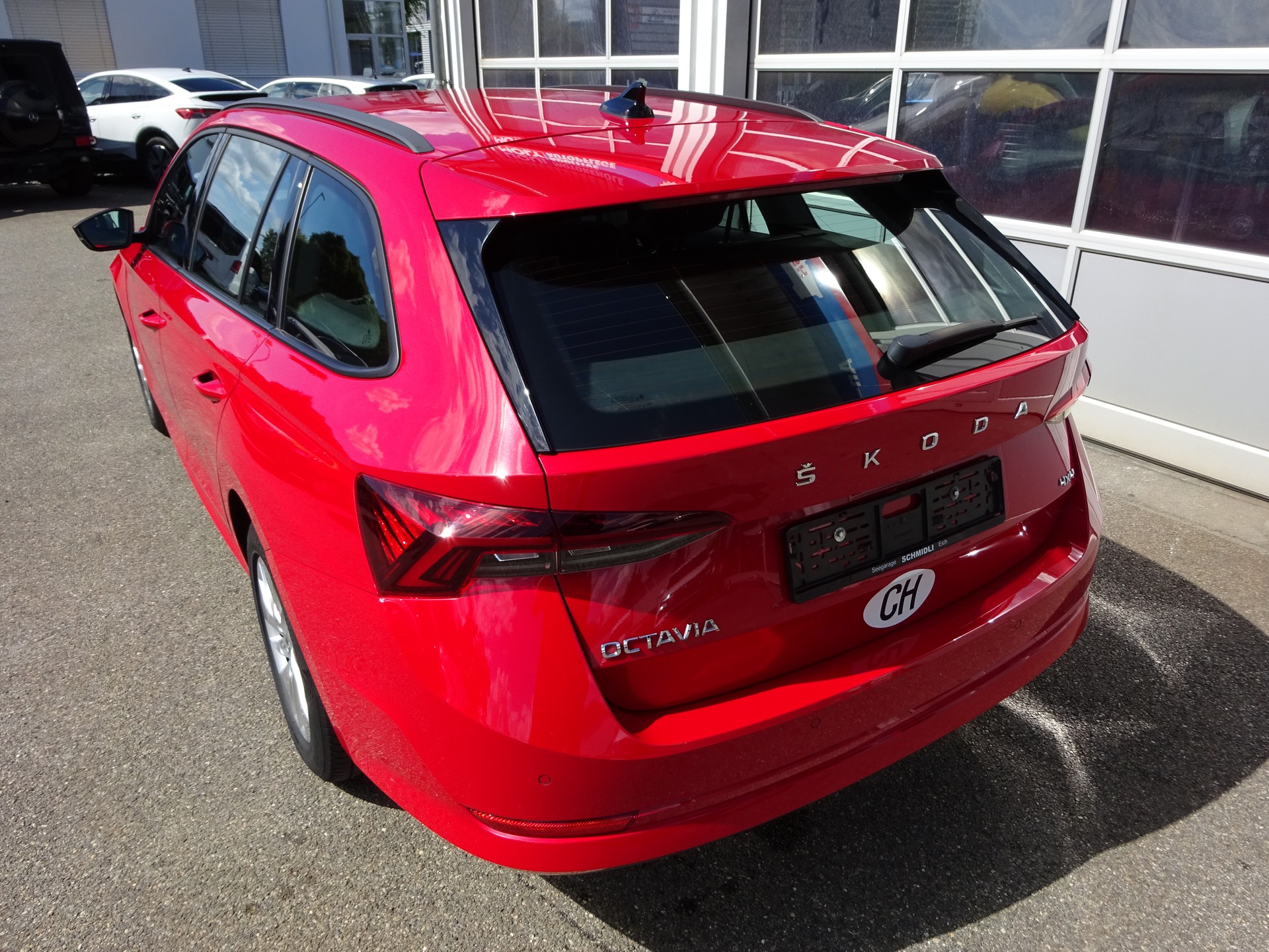 SKODA Octavia Combi 2.0 TDI DSG Ambition 4x4-image-1