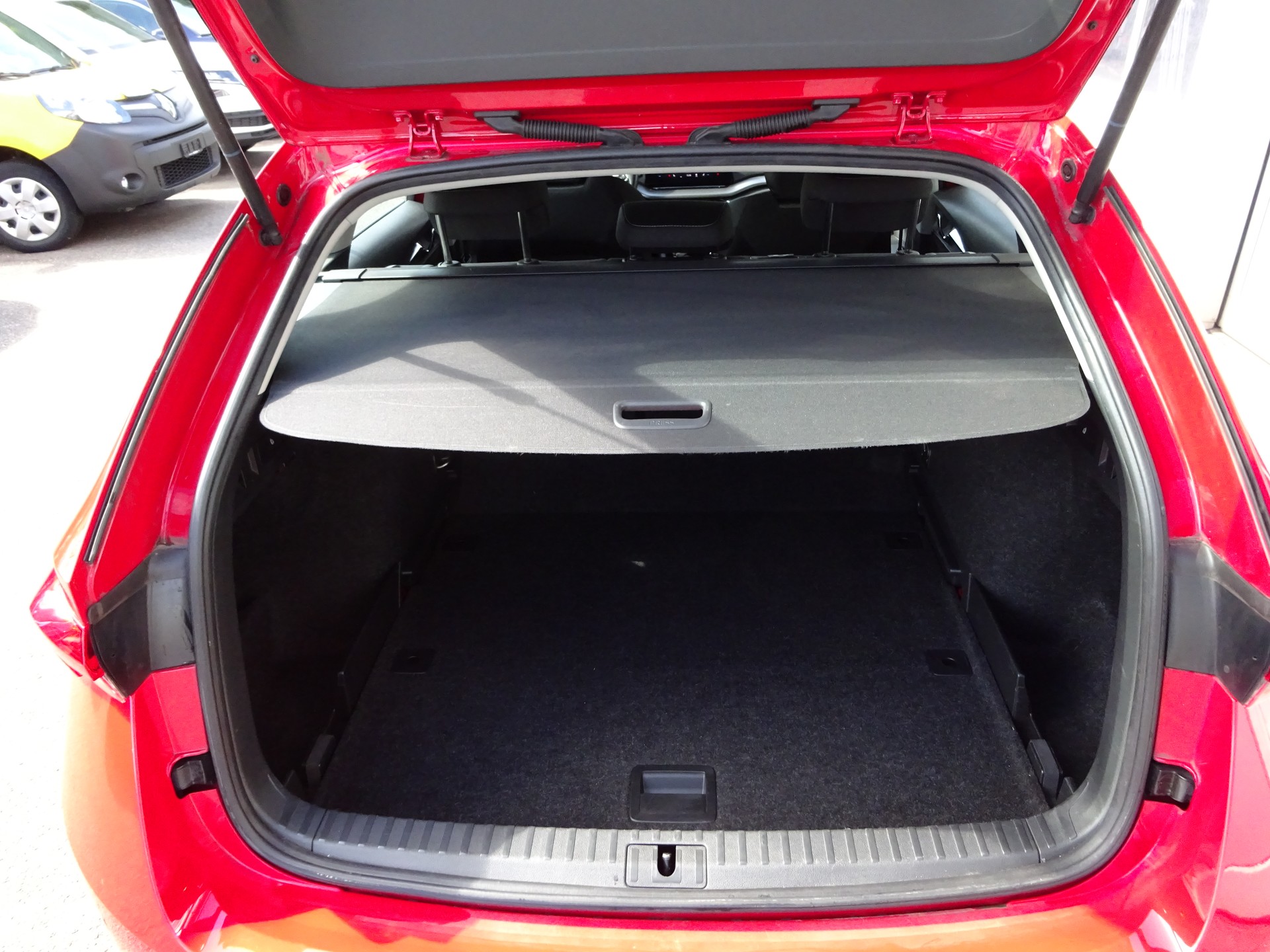SKODA Octavia Combi 2.0 TDI DSG Ambition 4x4-image-14