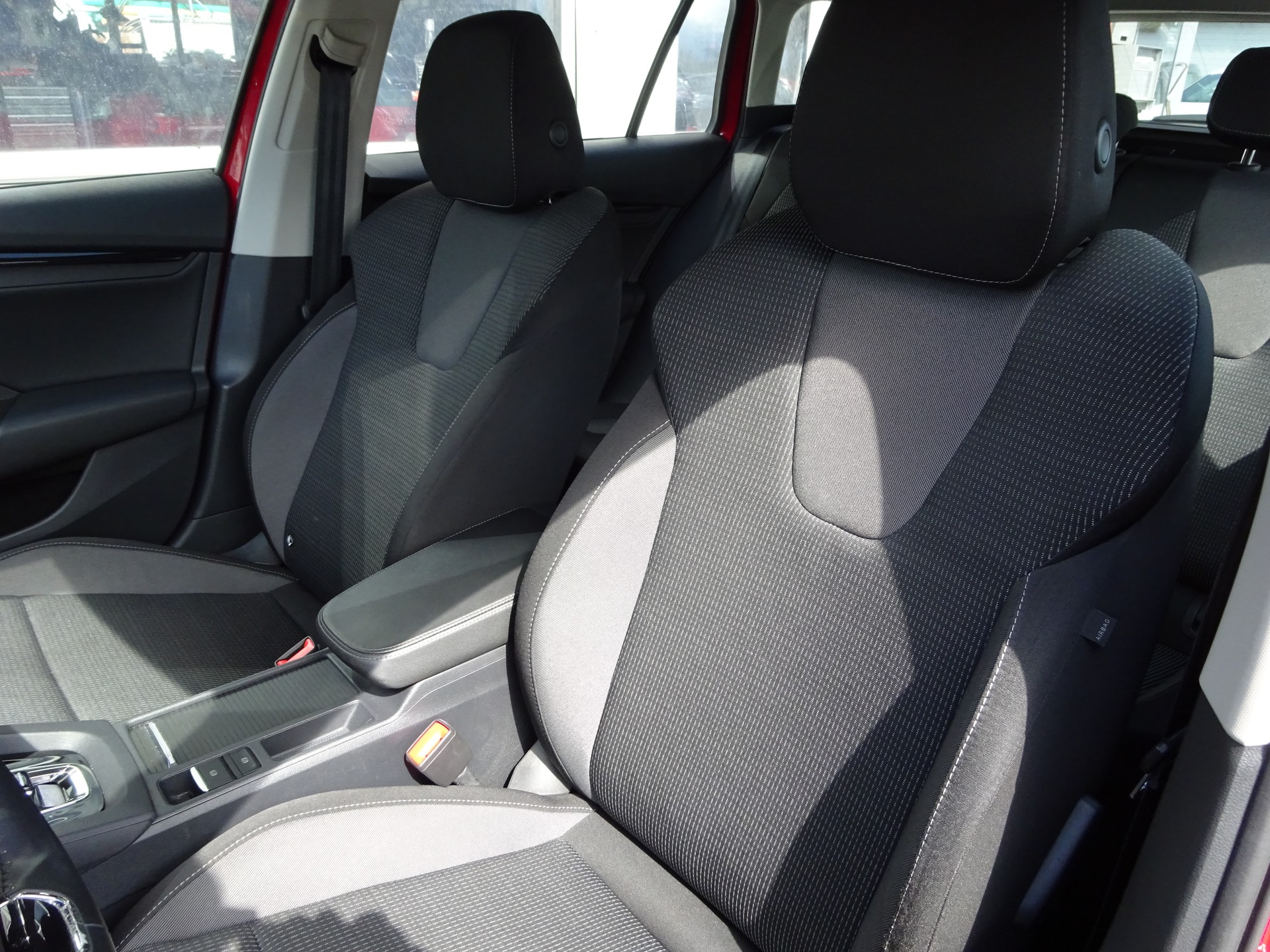 SKODA Octavia Combi 2.0 TDI DSG Ambition 4x4-image-6