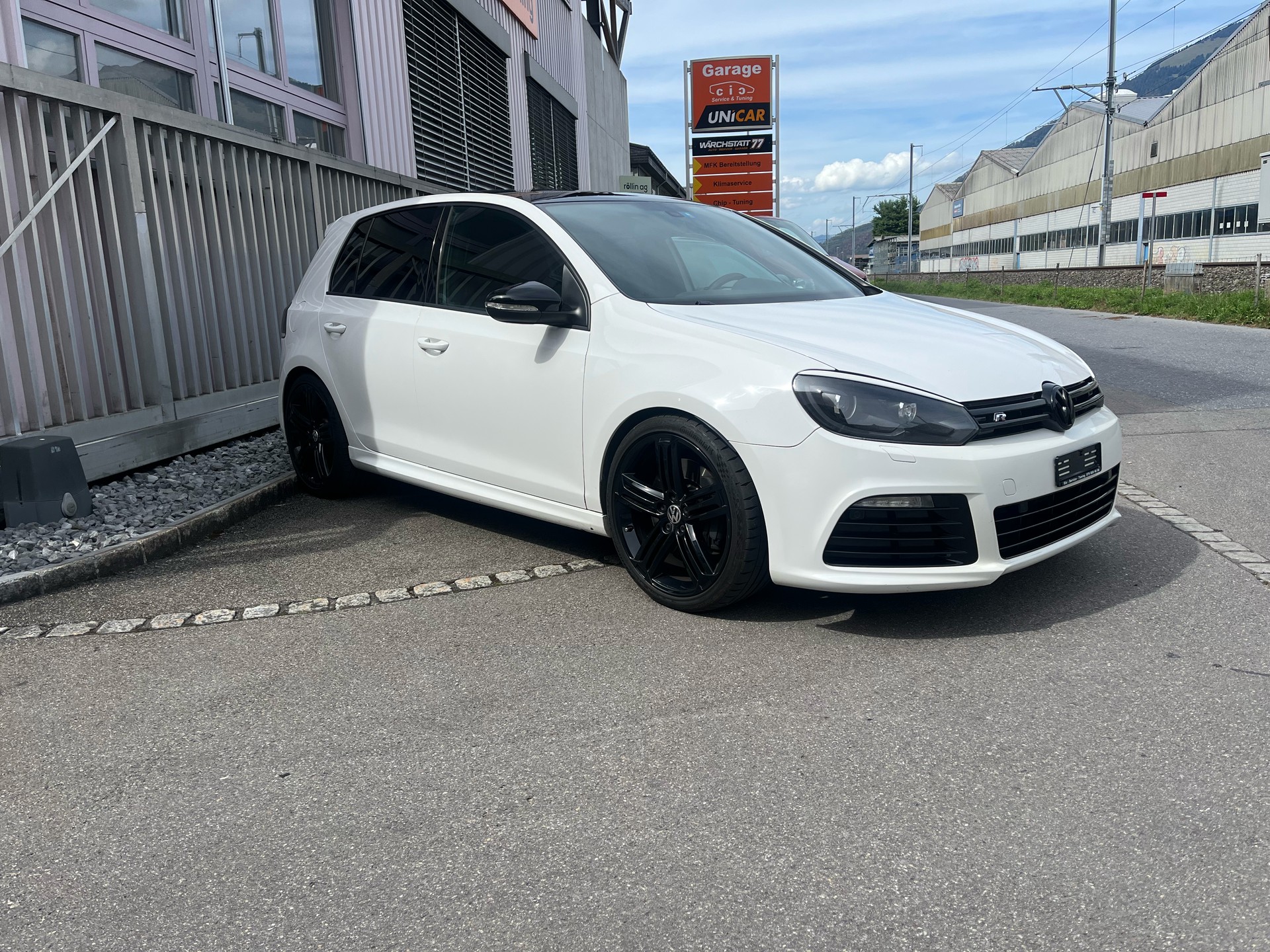 VW Golf 2.0 TSI R 4Motion DSG-image-2